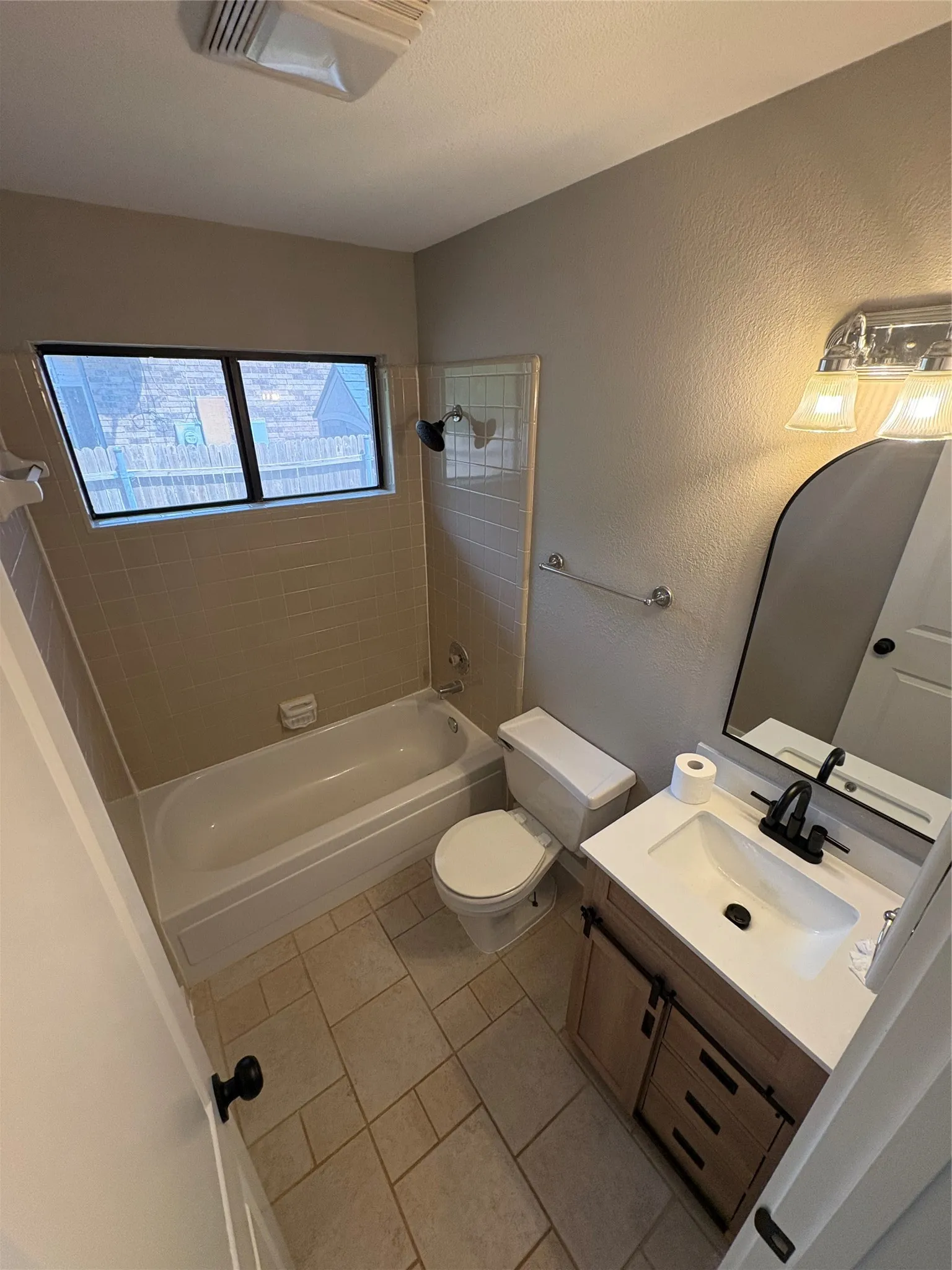 Single Family Residence For Rent in Denton County , 2710 Vistaview Drive, Corinth, Texas 76210, 4 Bedroom, 2 Bathroom, 2 Garage spaces, 1,820 Sqft, built in 1986, mls#21371146, Real Estate Agent in Corinth, Homes For Rent in Denton county, Homes For Rent in Corinth, Realtor in Corinth Texas, Real Estate Brokerage Independent Realty Texas, Luminita Cordes Realtor