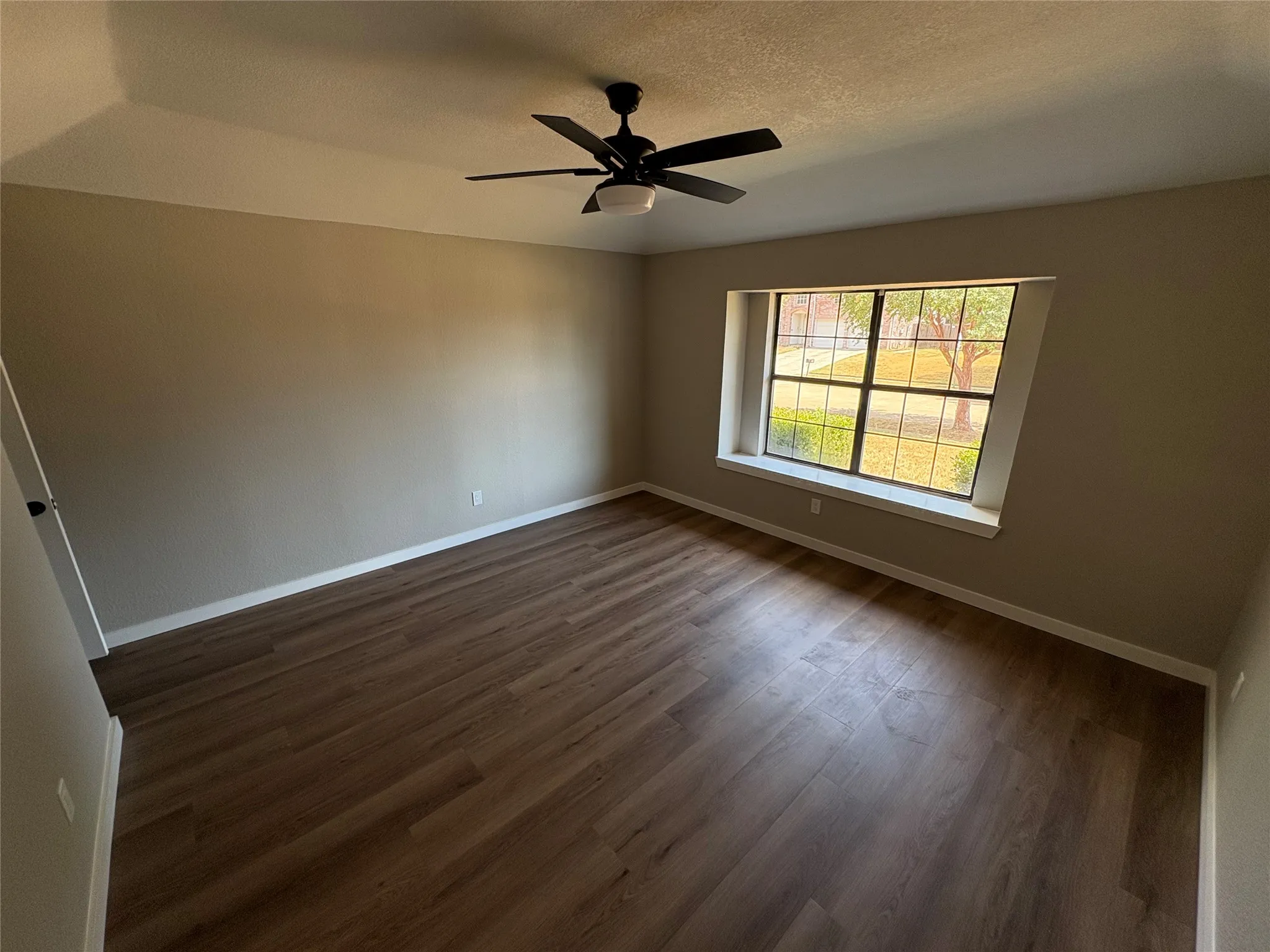 Single Family Residence For Rent in Denton County , 2710 Vistaview Drive, Corinth, Texas 76210, 4 Bedroom, 2 Bathroom, 2 Garage spaces, 1,820 Sqft, built in 1986, mls#21371146, Real Estate Agent in Corinth, Homes For Rent in Denton county, Homes For Rent in Corinth, Realtor in Corinth Texas, Real Estate Brokerage Independent Realty Texas, Luminita Cordes Realtor