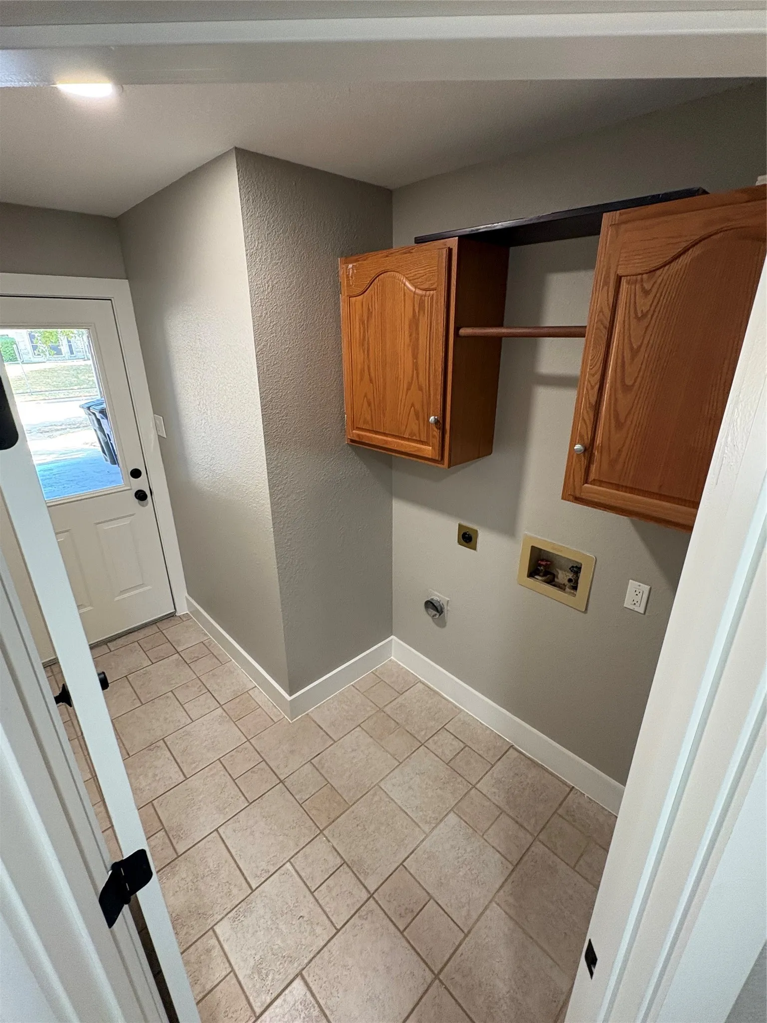 Single Family Residence For Rent in Denton County , 2710 Vistaview Drive, Corinth, Texas 76210, 4 Bedroom, 2 Bathroom, 2 Garage spaces, 1,820 Sqft, built in 1986, mls#21371146, Real Estate Agent in Corinth, Homes For Rent in Denton county, Homes For Rent in Corinth, Realtor in Corinth Texas, Real Estate Brokerage Independent Realty Texas, Luminita Cordes Realtor