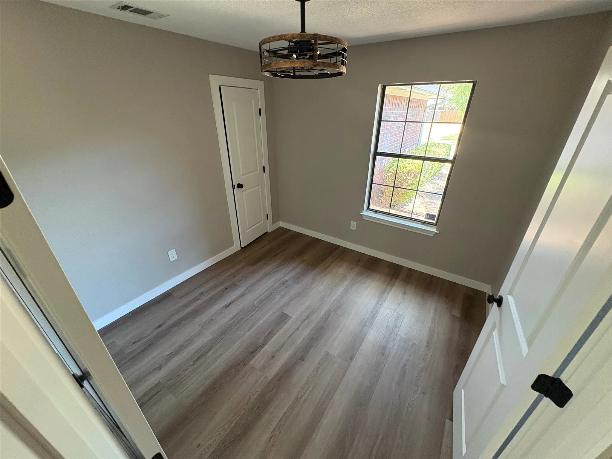 Single Family Residence For Rent in Denton County , 2710 Vistaview Drive, Corinth, Texas 76210, 4 Bedroom, 2 Bathroom, 2 Garage spaces, 1,820 Sqft, built in 1986, mls#21371146, Real Estate Agent in Corinth, Homes For Rent in Denton county, Homes For Rent in Corinth, Realtor in Corinth Texas, Real Estate Brokerage Independent Realty Texas, Luminita Cordes Realtor