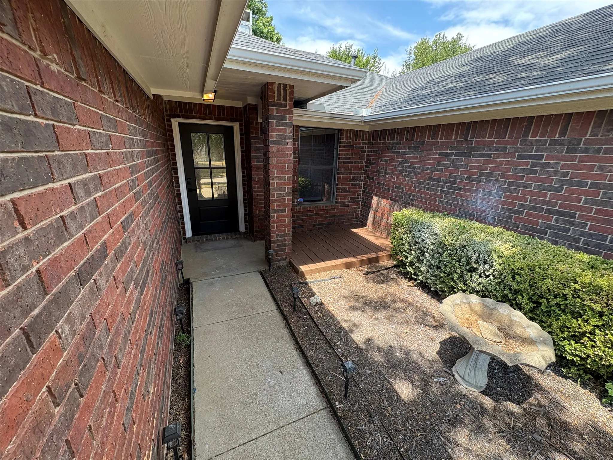 Single Family Residence For Rent in Denton County , 2710 Vistaview Drive, Corinth, Texas 76210, 4 Bedroom, 2 Bathroom, 2 Garage spaces, 1,820 Sqft, built in 1986, mls#21371146, Real Estate Agent in Corinth, Homes For Rent in Denton county, Homes For Rent in Corinth, Realtor in Corinth Texas, Real Estate Brokerage Independent Realty Texas, Luminita Cordes Realtor