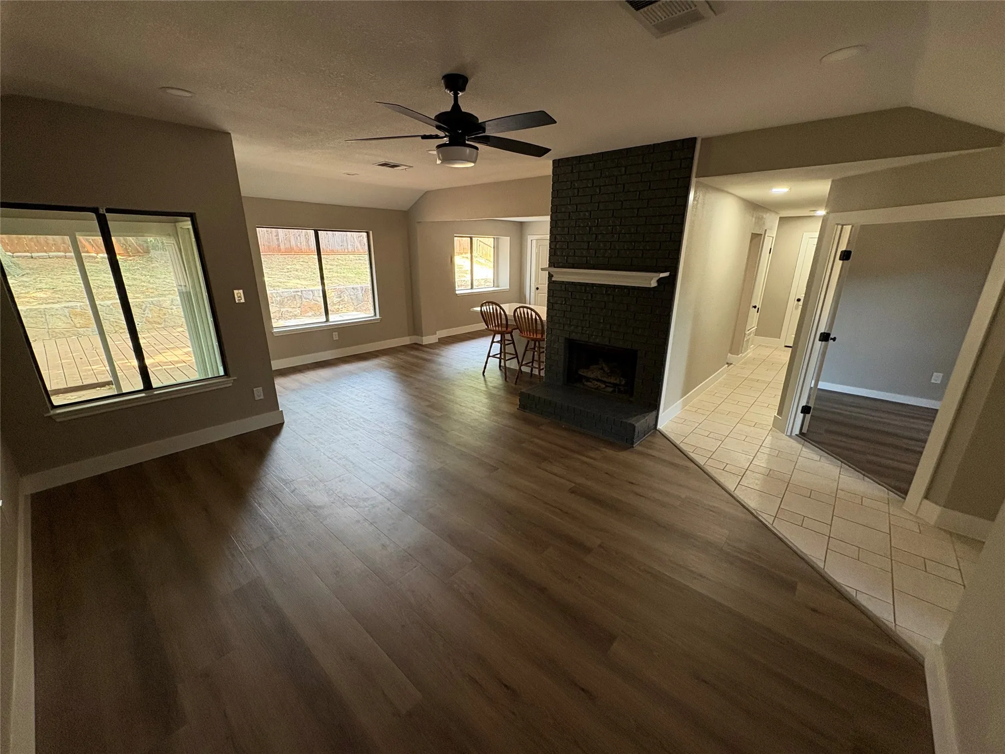 Single Family Residence For Rent in Denton County , 2710 Vistaview Drive, Corinth, Texas 76210, 4 Bedroom, 2 Bathroom, 2 Garage spaces, 1,820 Sqft, built in 1986, mls#21371146, Real Estate Agent in Corinth, Homes For Rent in Denton county, Homes For Rent in Corinth, Realtor in Corinth Texas, Real Estate Brokerage Independent Realty Texas, Luminita Cordes Realtor