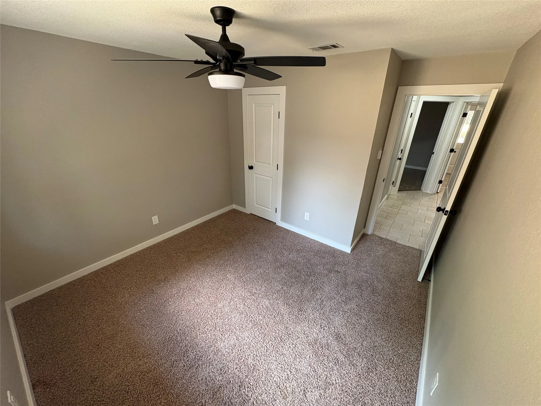 Single Family Residence For Rent in Denton County , 2710 Vistaview Drive, Corinth, Texas 76210, 4 Bedroom, 2 Bathroom, 2 Garage spaces, 1,820 Sqft, built in 1986, mls#21371146, Real Estate Agent in Corinth, Homes For Rent in Denton county, Homes For Rent in Corinth, Realtor in Corinth Texas, Real Estate Brokerage Independent Realty Texas, Luminita Cordes Realtor