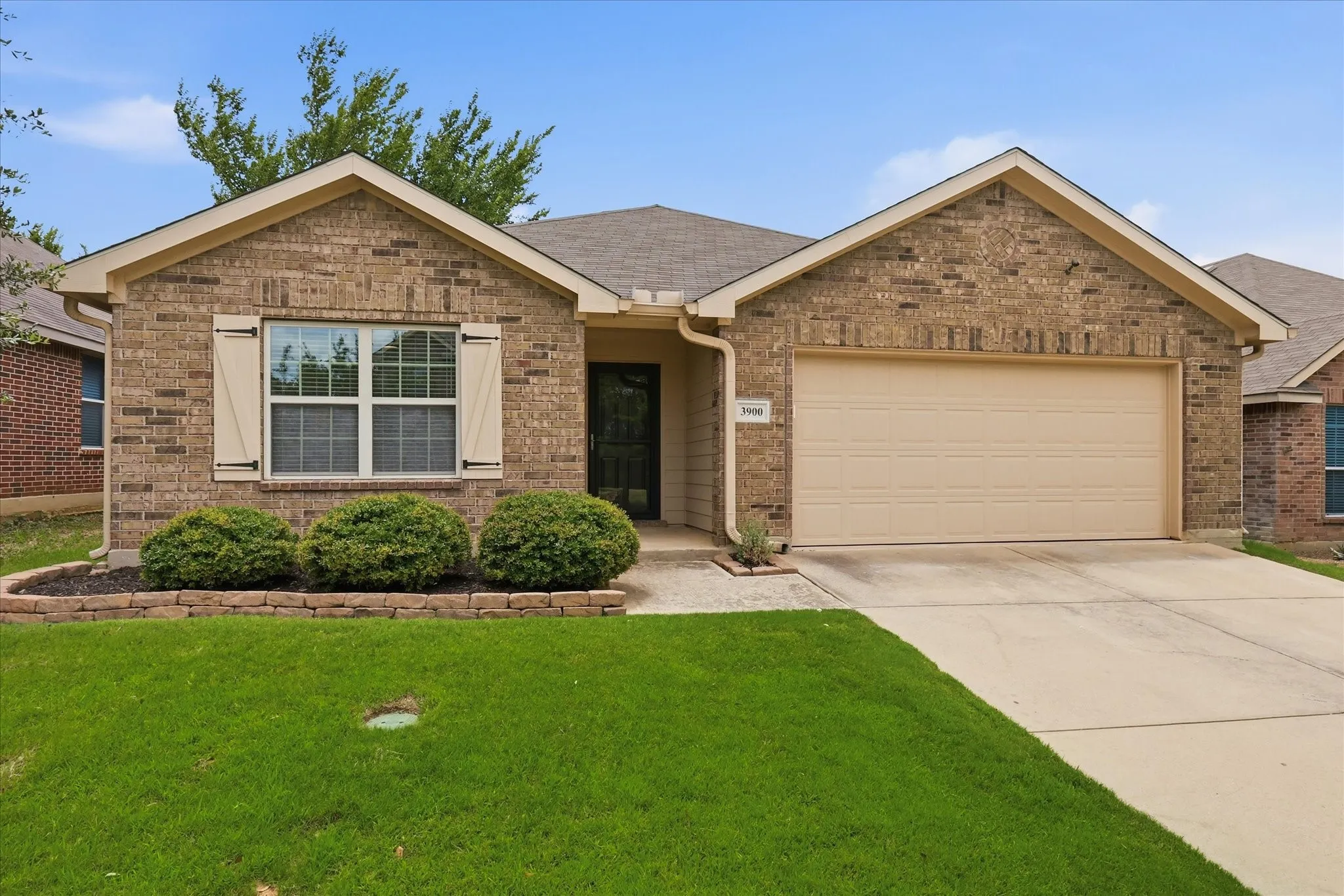 Single Family Residence For Sale in Denton County , 3900 Oceanview Drive, Denton, Texas 76208, 3 Bedroom, 2 Bathroom, 2 Garage spaces, 1,851 Sqft, built in 2013, mls#21372563, Real Estate Agent in Denton, Homes For Sale in Denton county, Homes For Sale in Denton, Realtor in Denton Texas, Real Estate Brokerage Independent Realty Texas, Luminita Cordes Realtor