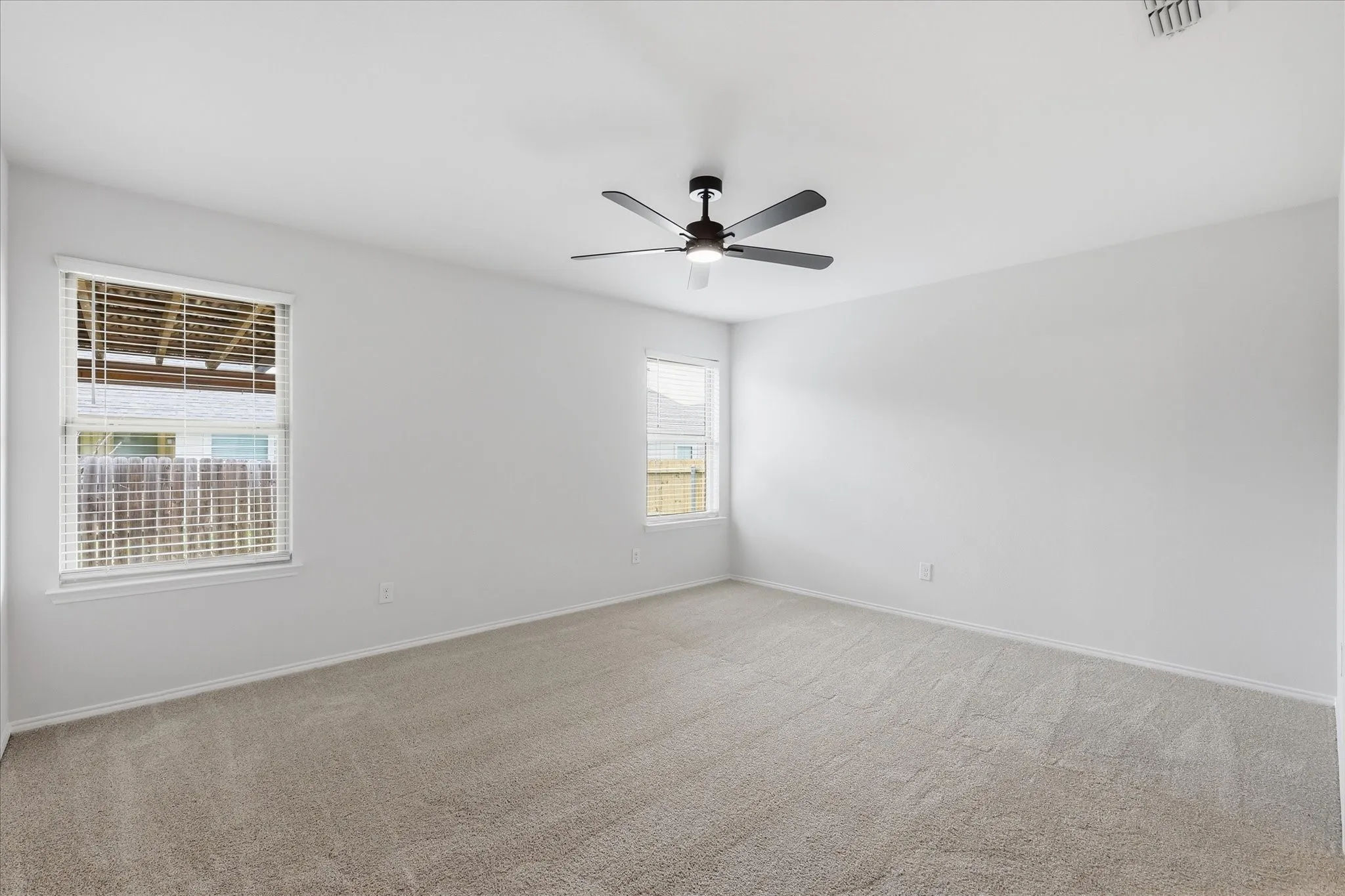 Single Family Residence For Sale in Denton County , 3900 Oceanview Drive, Denton, Texas 76208, 3 Bedroom, 2 Bathroom, 2 Garage spaces, 1,851 Sqft, built in 2013, mls#21372563, Real Estate Agent in Denton, Homes For Sale in Denton county, Homes For Sale in Denton, Realtor in Denton Texas, Real Estate Brokerage Independent Realty Texas, Luminita Cordes Realtor