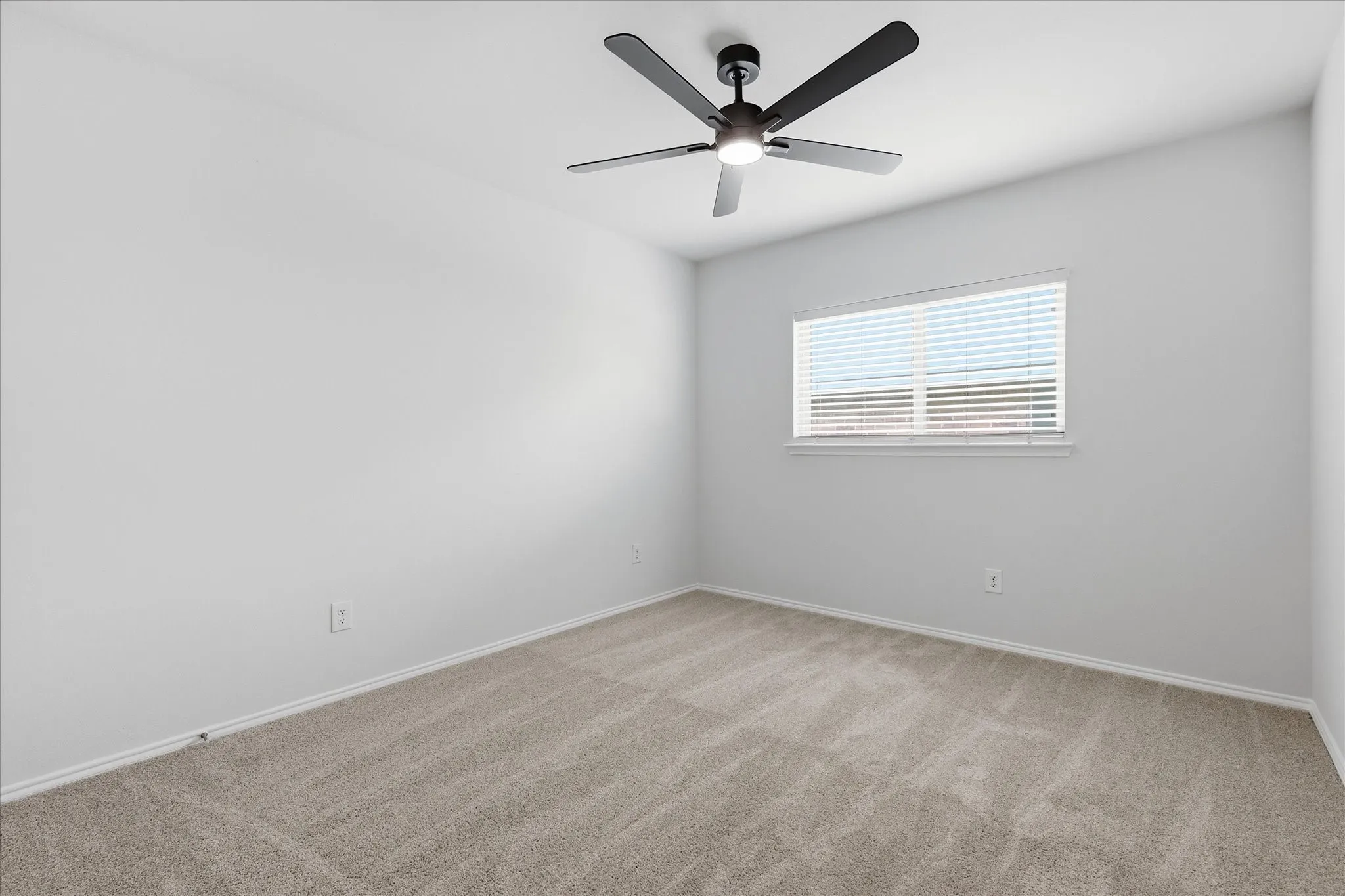 Single Family Residence For Sale in Denton County , 3900 Oceanview Drive, Denton, Texas 76208, 3 Bedroom, 2 Bathroom, 2 Garage spaces, 1,851 Sqft, built in 2013, mls#21372563, Real Estate Agent in Denton, Homes For Sale in Denton county, Homes For Sale in Denton, Realtor in Denton Texas, Real Estate Brokerage Independent Realty Texas, Luminita Cordes Realtor