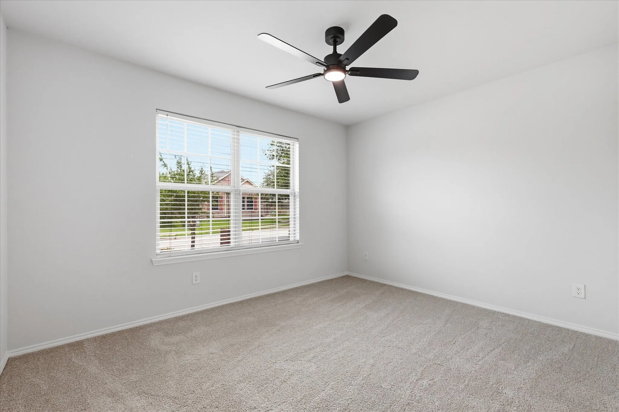 Single Family Residence For Sale in Denton County , 3900 Oceanview Drive, Denton, Texas 76208, 3 Bedroom, 2 Bathroom, 2 Garage spaces, 1,851 Sqft, built in 2013, mls#21372563, Real Estate Agent in Denton, Homes For Sale in Denton county, Homes For Sale in Denton, Realtor in Denton Texas, Real Estate Brokerage Independent Realty Texas, Luminita Cordes Realtor
