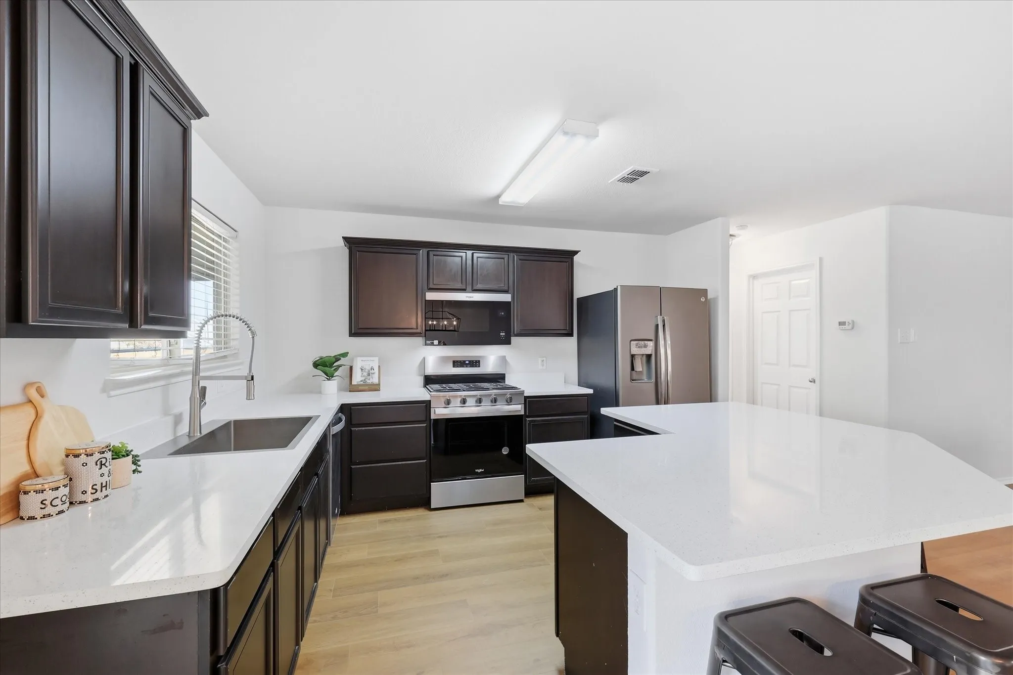 Single Family Residence For Sale in Denton County , 3900 Oceanview Drive, Denton, Texas 76208, 3 Bedroom, 2 Bathroom, 2 Garage spaces, 1,851 Sqft, built in 2013, mls#21372563, Real Estate Agent in Denton, Homes For Sale in Denton county, Homes For Sale in Denton, Realtor in Denton Texas, Real Estate Brokerage Independent Realty Texas, Luminita Cordes Realtor