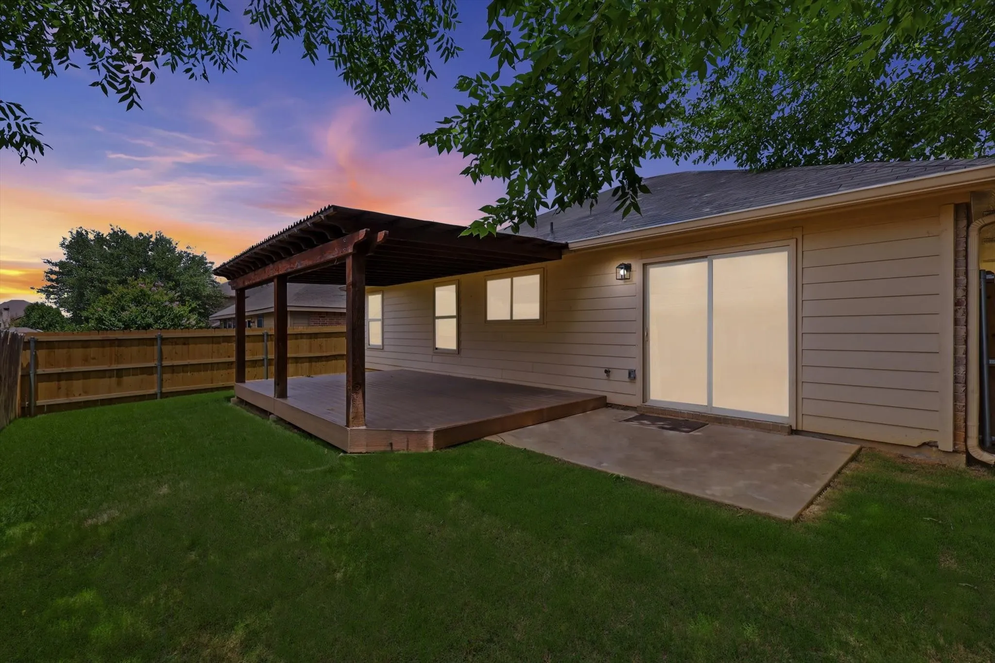 Single Family Residence For Sale in Denton County , 3900 Oceanview Drive, Denton, Texas 76208, 3 Bedroom, 2 Bathroom, 2 Garage spaces, 1,851 Sqft, built in 2013, mls#21372563, Real Estate Agent in Denton, Homes For Sale in Denton county, Homes For Sale in Denton, Realtor in Denton Texas, Real Estate Brokerage Independent Realty Texas, Luminita Cordes Realtor
