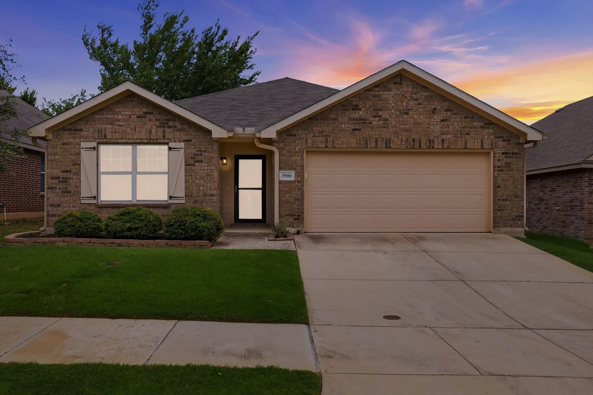 Single Family Residence For Sale in Denton County , 3900 Oceanview Drive, Denton, Texas 76208, 3 Bedroom, 2 Bathroom, 2 Garage spaces, 1,851 Sqft, built in 2013, mls#21372563, Real Estate Agent in Denton, Homes For Sale in Denton county, Homes For Sale in Denton, Realtor in Denton Texas, Real Estate Brokerage Independent Realty Texas, Luminita Cordes Realtor