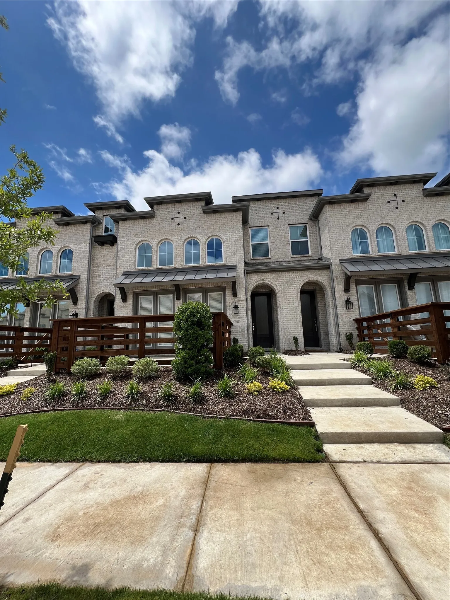 Townhouse For Sale in Grayson County , 3708 Queen Road, Sherman, Texas 75090, 3 Bedroom, 3 Bathroom, 2 Garage spaces, 1,830 Sqft, built in 2022, mls#21372557, Real Estate Agent in Sherman, Homes For Sale in Grayson county, Homes For Sale in Sherman, Realtor in Sherman Texas, Real Estate Brokerage Independent Realty Texas, Luminita Cordes Realtor