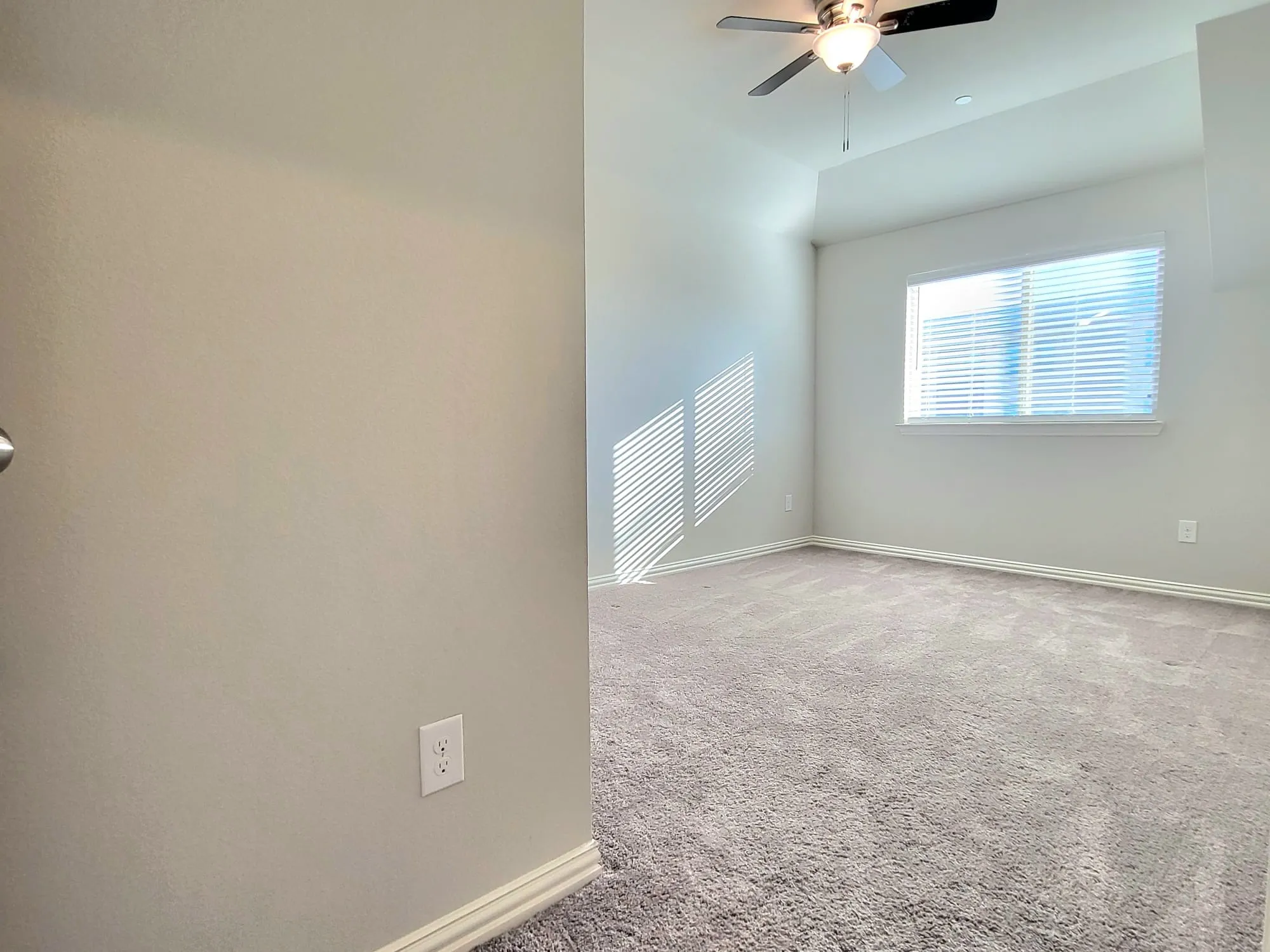 Townhouse For Rent in Denton County , 829 Ben Lane, Lewisville, Texas 75056, 3 Bedroom, 3 Bathroom, 2 Garage spaces, 1,714 Sqft, built in 2019, mls#21372483, Real Estate Agent in Lewisville, Homes For Rent in Denton county, Homes For Rent in Lewisville, Realtor in Lewisville Texas, Real Estate Brokerage Independent Realty Texas, Luminita Cordes Realtor