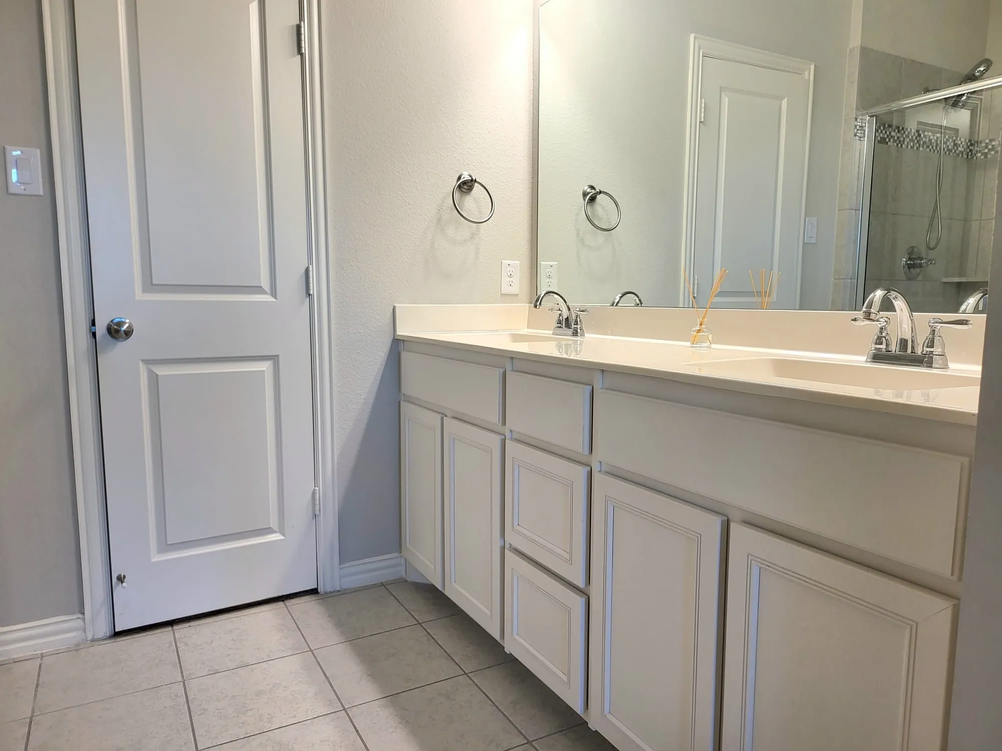 Townhouse For Rent in Denton County , 829 Ben Lane, Lewisville, Texas 75056, 3 Bedroom, 3 Bathroom, 2 Garage spaces, 1,714 Sqft, built in 2019, mls#21372483, Real Estate Agent in Lewisville, Homes For Rent in Denton county, Homes For Rent in Lewisville, Realtor in Lewisville Texas, Real Estate Brokerage Independent Realty Texas, Luminita Cordes Realtor