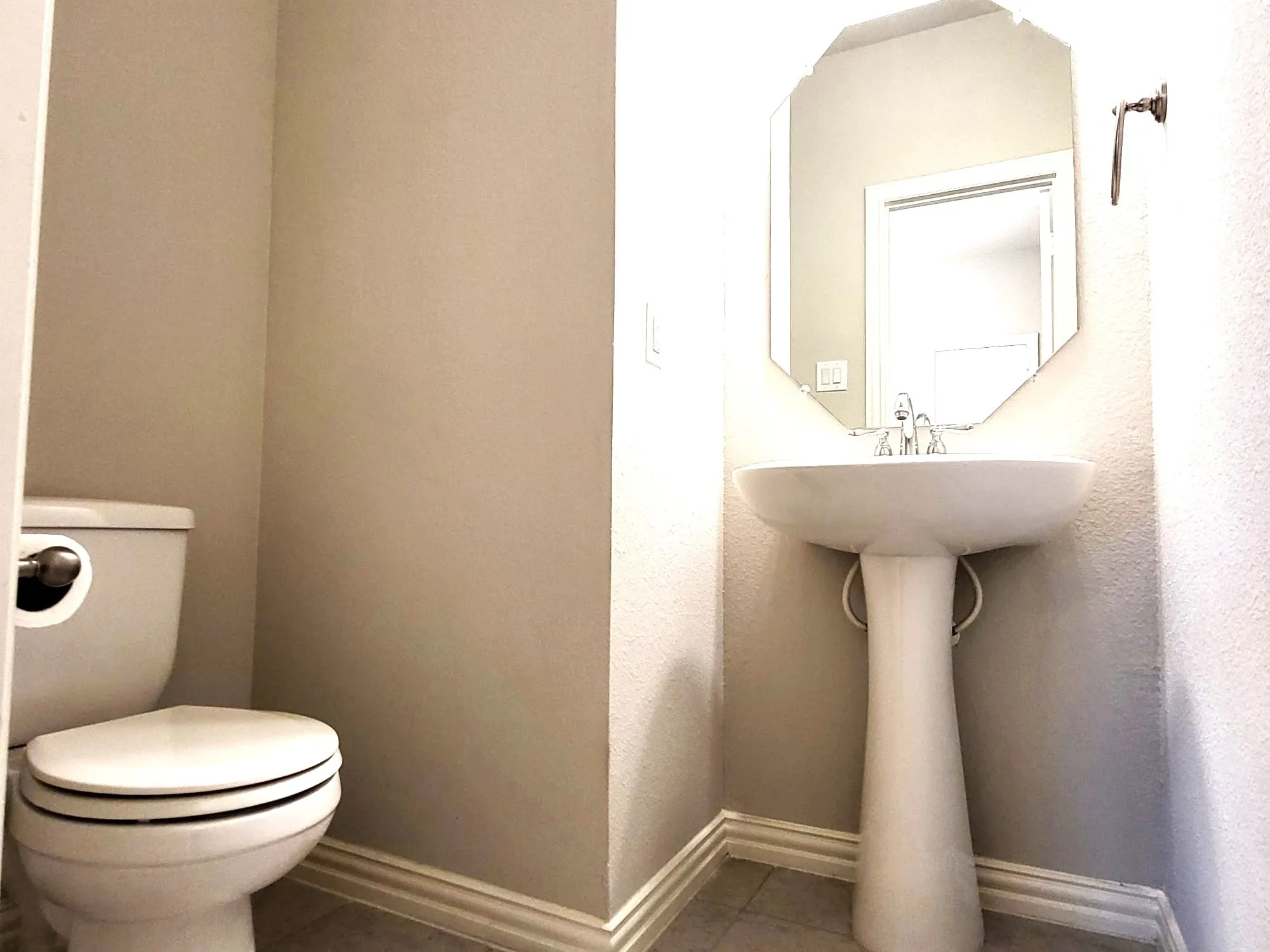 Townhouse For Rent in Denton County , 829 Ben Lane, Lewisville, Texas 75056, 3 Bedroom, 3 Bathroom, 2 Garage spaces, 1,714 Sqft, built in 2019, mls#21372483, Real Estate Agent in Lewisville, Homes For Rent in Denton county, Homes For Rent in Lewisville, Realtor in Lewisville Texas, Real Estate Brokerage Independent Realty Texas, Luminita Cordes Realtor