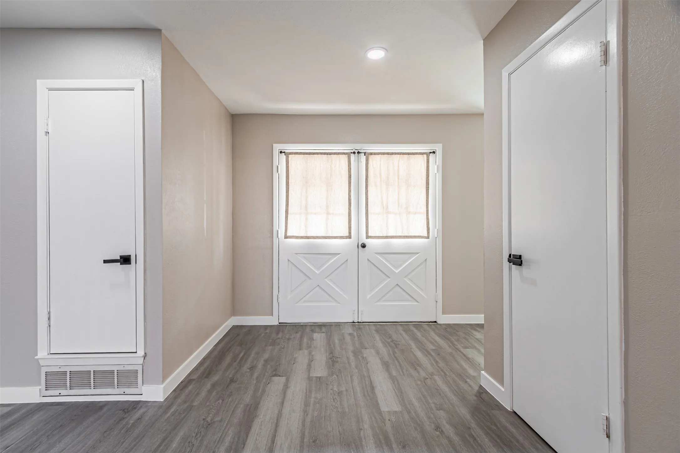 Single Family Residence For Rent in Dallas County , 1509 Crockett Street, Garland, Texas 75042, 3 Bedroom, 2 Bathroom, 2 Garage spaces, 1,383 Sqft, built in 1969, mls#21372588, Real Estate Agent in Garland, Homes For Rent in Dallas county, Homes For Rent in Garland, Realtor in Garland Texas, Real Estate Brokerage Independent Realty Texas, Luminita Cordes Realtor