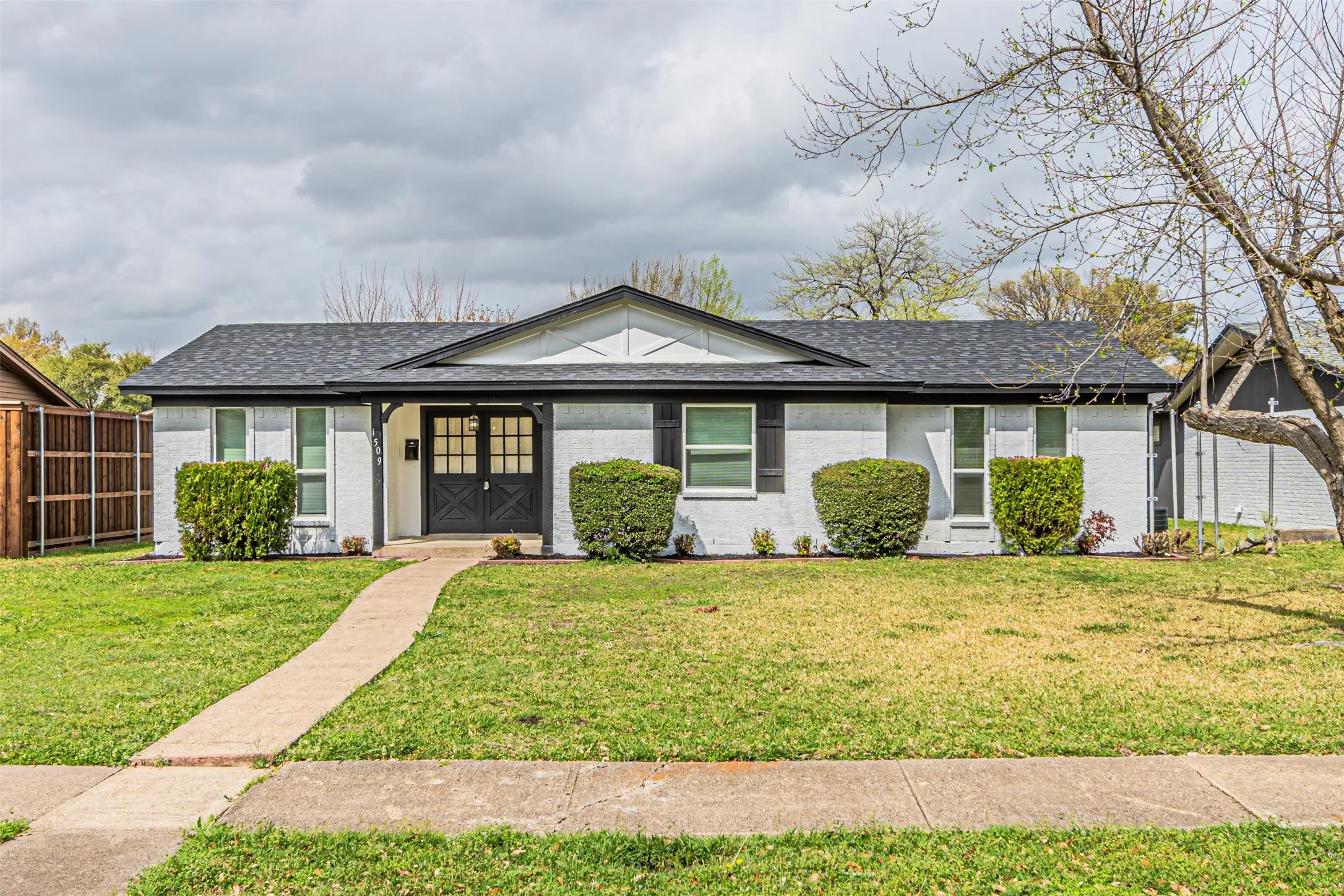 Single Family Residence For Rent in Dallas County , 1509 Crockett Street, Garland, Texas 75042, 3 Bedroom, 2 Bathroom, 2 Garage spaces, 1,383 Sqft, built in 1969, mls#21372588, Real Estate Agent in Garland, Homes For Rent in Dallas county, Homes For Rent in Garland, Realtor in Garland Texas, Real Estate Brokerage Independent Realty Texas, Luminita Cordes Realtor