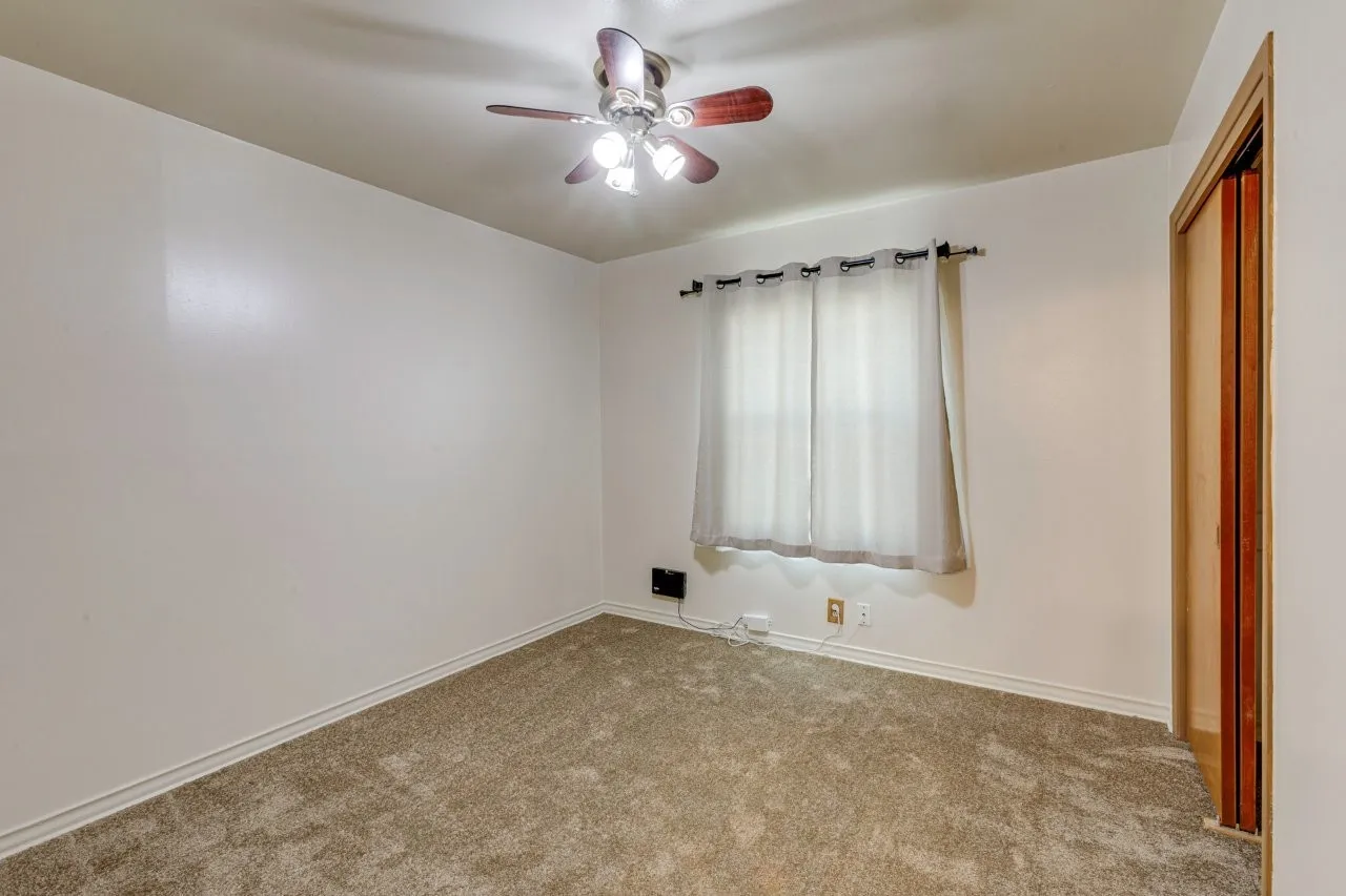 Single Family Residence For Sale in Dallas County , 210 E Daugherty Drive, Garland, Texas 75041, 3 Bedroom, 2 Bathroom, 2 Garage spaces, 1,024 Sqft, built in 1955, mls#21363624, Real Estate Agent in Garland, Homes For Sale in Dallas county, Homes For Sale in Garland, Realtor in Garland Texas, Real Estate Brokerage Independent Realty Texas, Luminita Cordes Realtor