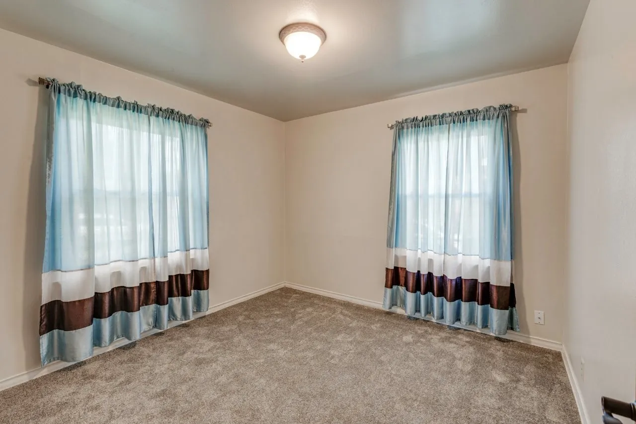 Single Family Residence For Sale in Dallas County , 210 E Daugherty Drive, Garland, Texas 75041, 3 Bedroom, 2 Bathroom, 2 Garage spaces, 1,024 Sqft, built in 1955, mls#21363624, Real Estate Agent in Garland, Homes For Sale in Dallas county, Homes For Sale in Garland, Realtor in Garland Texas, Real Estate Brokerage Independent Realty Texas, Luminita Cordes Realtor