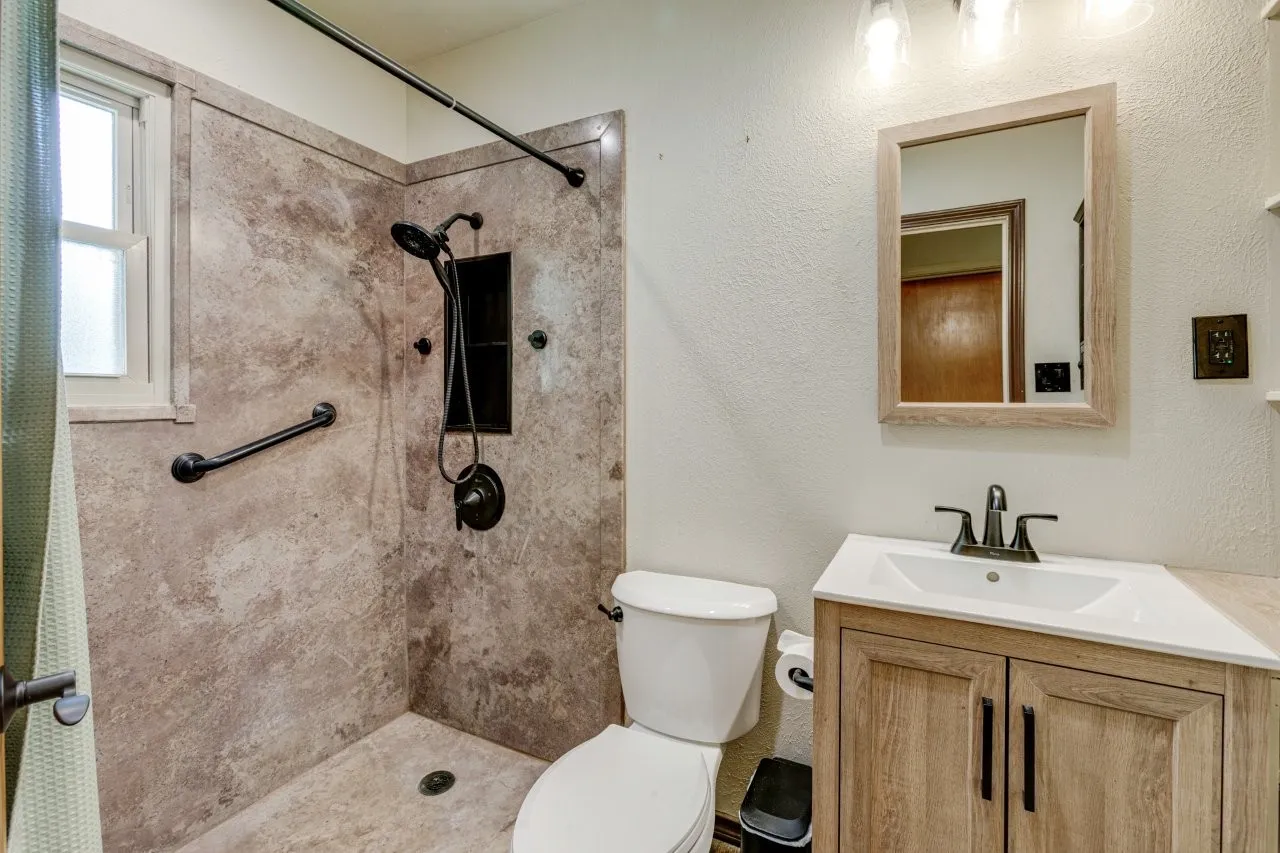 Single Family Residence For Sale in Dallas County , 210 E Daugherty Drive, Garland, Texas 75041, 3 Bedroom, 2 Bathroom, 2 Garage spaces, 1,024 Sqft, built in 1955, mls#21363624, Real Estate Agent in Garland, Homes For Sale in Dallas county, Homes For Sale in Garland, Realtor in Garland Texas, Real Estate Brokerage Independent Realty Texas, Luminita Cordes Realtor