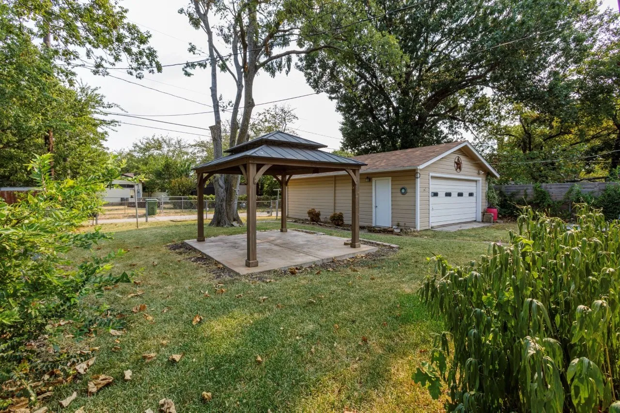 Single Family Residence For Sale in Dallas County , 210 E Daugherty Drive, Garland, Texas 75041, 3 Bedroom, 2 Bathroom, 2 Garage spaces, 1,024 Sqft, built in 1955, mls#21363624, Real Estate Agent in Garland, Homes For Sale in Dallas county, Homes For Sale in Garland, Realtor in Garland Texas, Real Estate Brokerage Independent Realty Texas, Luminita Cordes Realtor