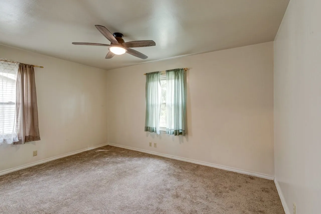 Single Family Residence For Sale in Dallas County , 210 E Daugherty Drive, Garland, Texas 75041, 3 Bedroom, 2 Bathroom, 2 Garage spaces, 1,024 Sqft, built in 1955, mls#21363624, Real Estate Agent in Garland, Homes For Sale in Dallas county, Homes For Sale in Garland, Realtor in Garland Texas, Real Estate Brokerage Independent Realty Texas, Luminita Cordes Realtor