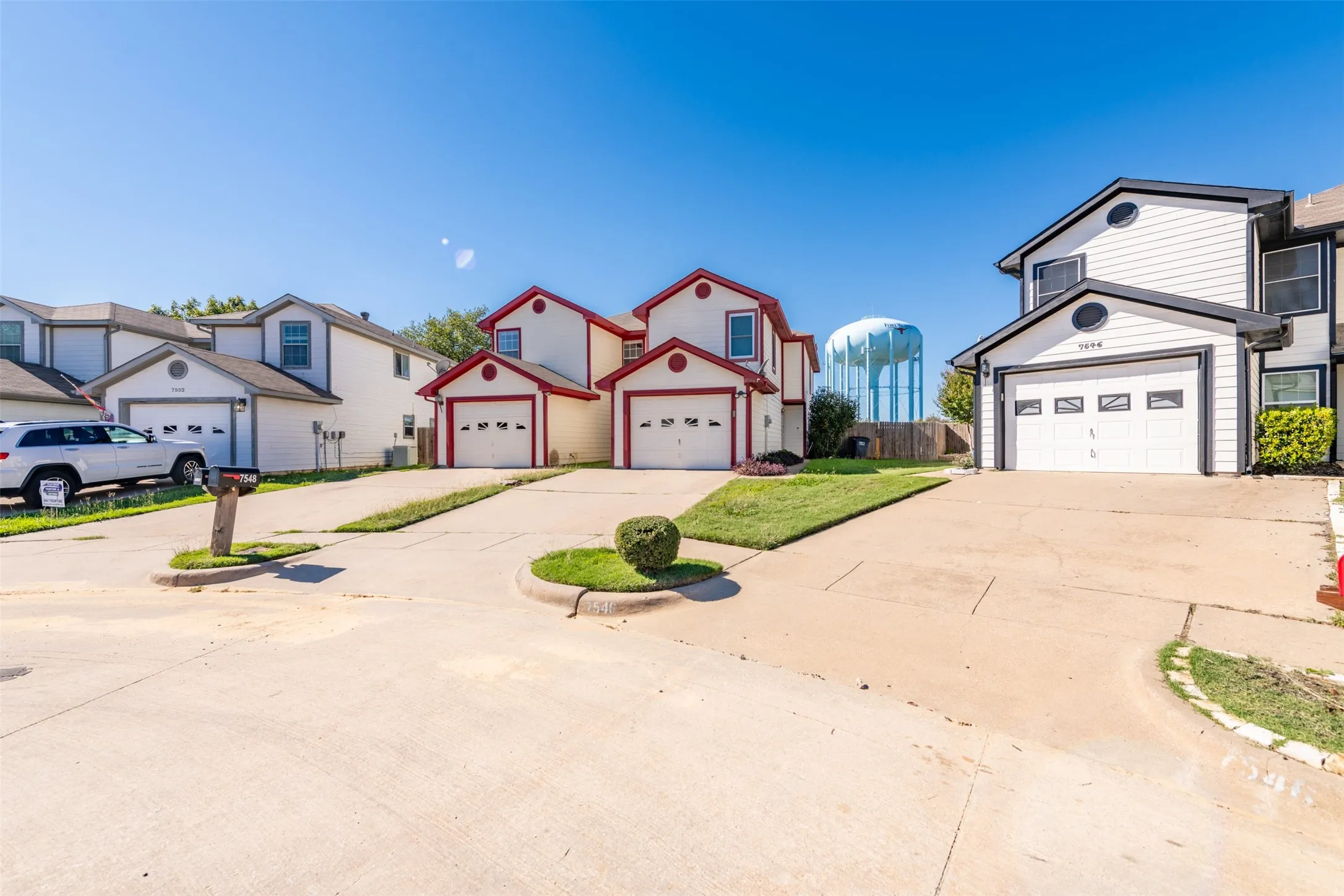 Duplex For Sale in Tarrant County , 7550 Kings Trail, Fort Worth, Texas 76133, 4 Bedroom, 3 Bathroom, Garage spaces, 0 Sqft, built in 2002, mls#21372590, Real Estate Agent in Fort Worth, Homes For Sale in Tarrant county, Homes For Sale in Fort Worth, Realtor in Fort Worth Texas, Real Estate Brokerage Independent Realty Texas, Luminita Cordes Realtor