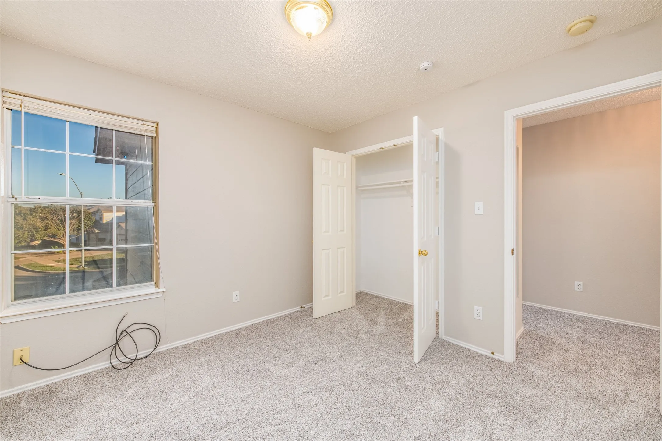 Duplex For Sale in Tarrant County , 7550 Kings Trail, Fort Worth, Texas 76133, 4 Bedroom, 3 Bathroom, Garage spaces, 0 Sqft, built in 2002, mls#21372590, Real Estate Agent in Fort Worth, Homes For Sale in Tarrant county, Homes For Sale in Fort Worth, Realtor in Fort Worth Texas, Real Estate Brokerage Independent Realty Texas, Luminita Cordes Realtor