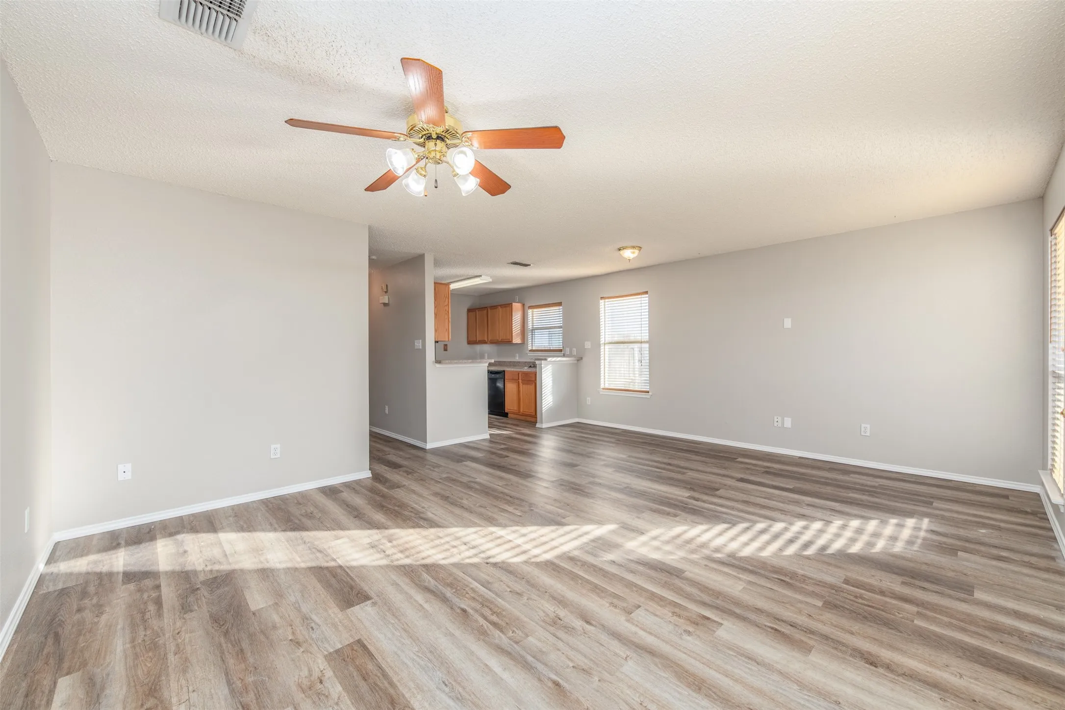 Duplex For Sale in Tarrant County , 7550 Kings Trail, Fort Worth, Texas 76133, 4 Bedroom, 3 Bathroom, Garage spaces, 0 Sqft, built in 2002, mls#21372590, Real Estate Agent in Fort Worth, Homes For Sale in Tarrant county, Homes For Sale in Fort Worth, Realtor in Fort Worth Texas, Real Estate Brokerage Independent Realty Texas, Luminita Cordes Realtor