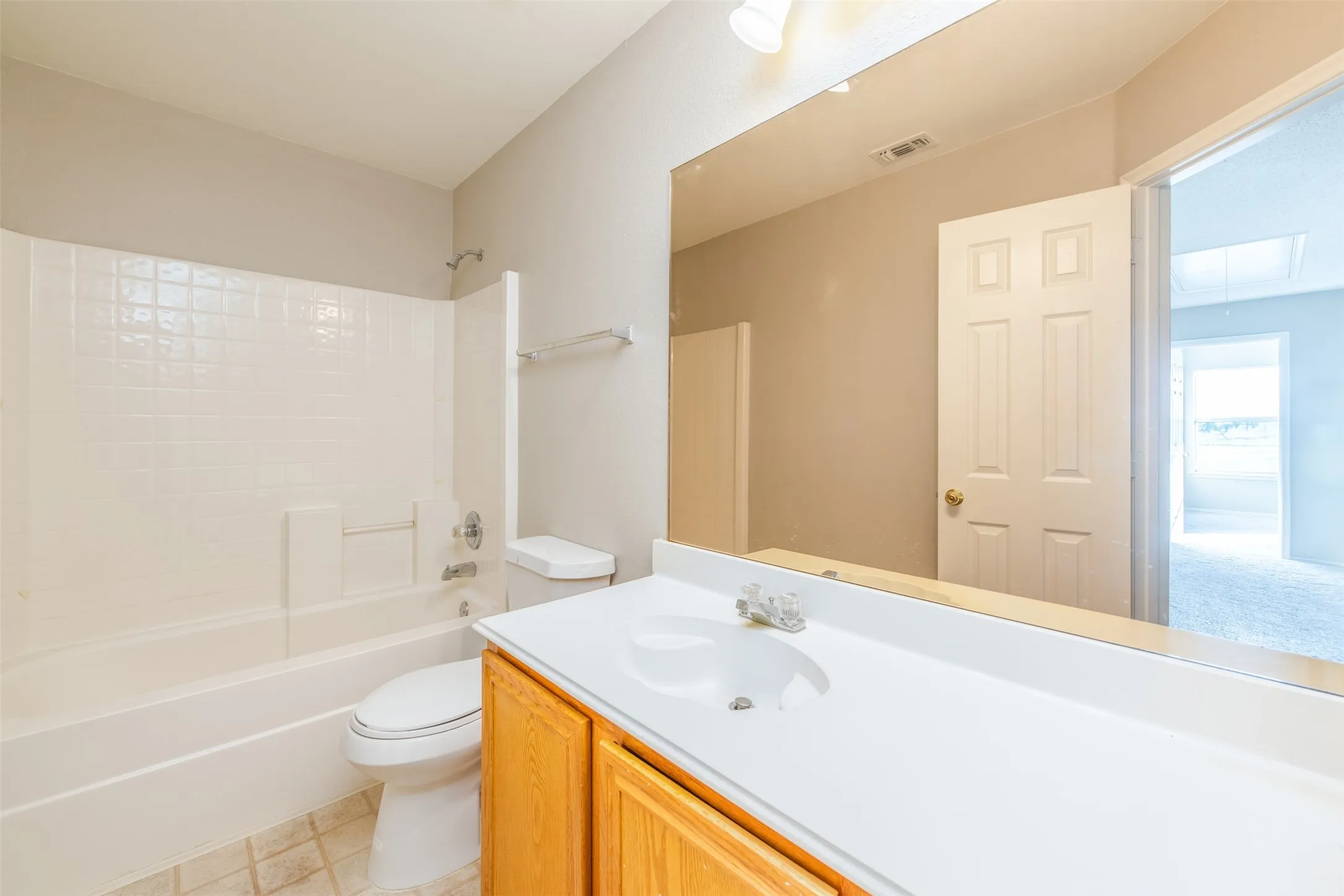 Duplex For Sale in Tarrant County , 7550 Kings Trail, Fort Worth, Texas 76133, 4 Bedroom, 3 Bathroom, Garage spaces, 0 Sqft, built in 2002, mls#21372590, Real Estate Agent in Fort Worth, Homes For Sale in Tarrant county, Homes For Sale in Fort Worth, Realtor in Fort Worth Texas, Real Estate Brokerage Independent Realty Texas, Luminita Cordes Realtor
