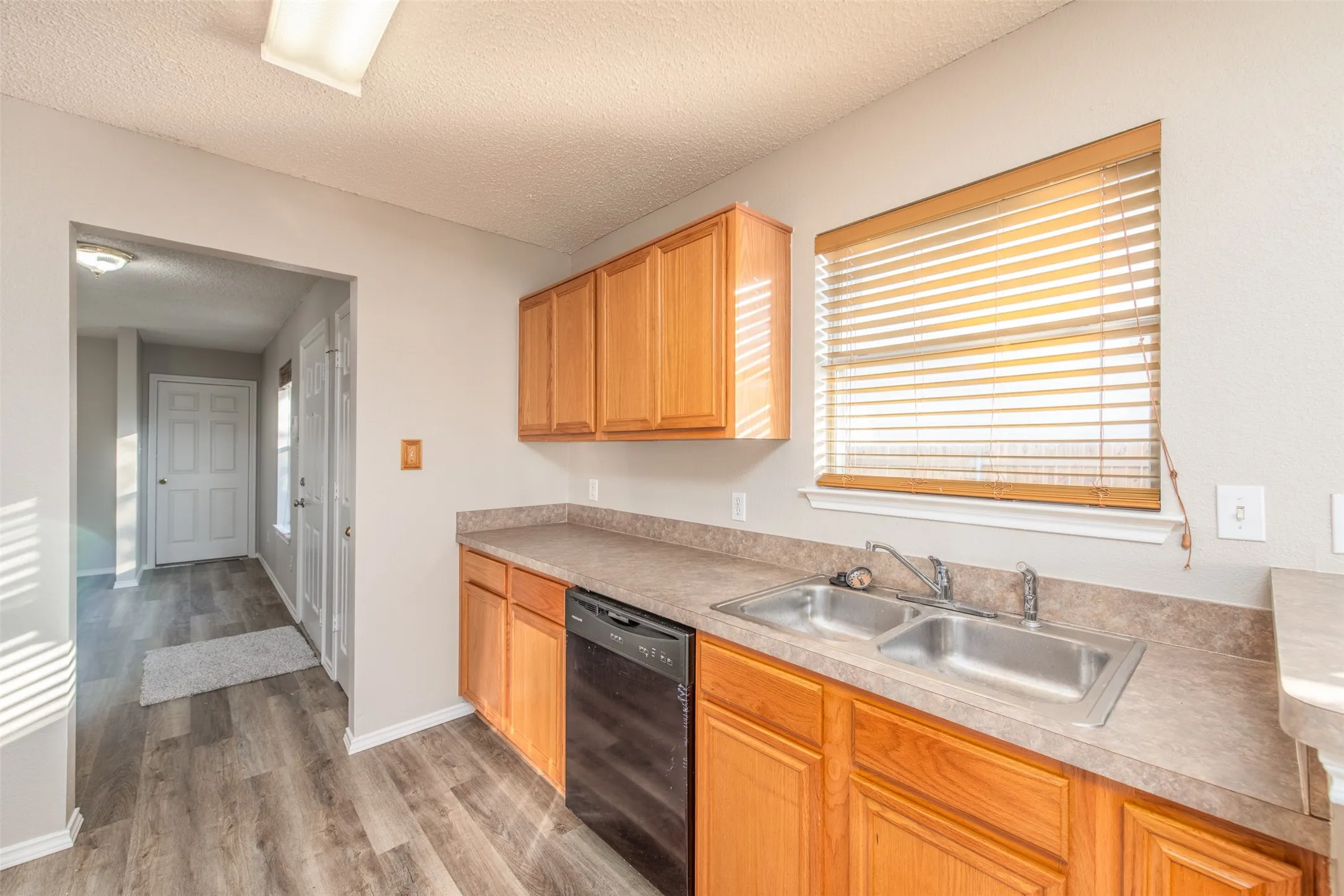 Duplex For Sale in Tarrant County , 7550 Kings Trail, Fort Worth, Texas 76133, 4 Bedroom, 3 Bathroom, Garage spaces, 0 Sqft, built in 2002, mls#21372590, Real Estate Agent in Fort Worth, Homes For Sale in Tarrant county, Homes For Sale in Fort Worth, Realtor in Fort Worth Texas, Real Estate Brokerage Independent Realty Texas, Luminita Cordes Realtor