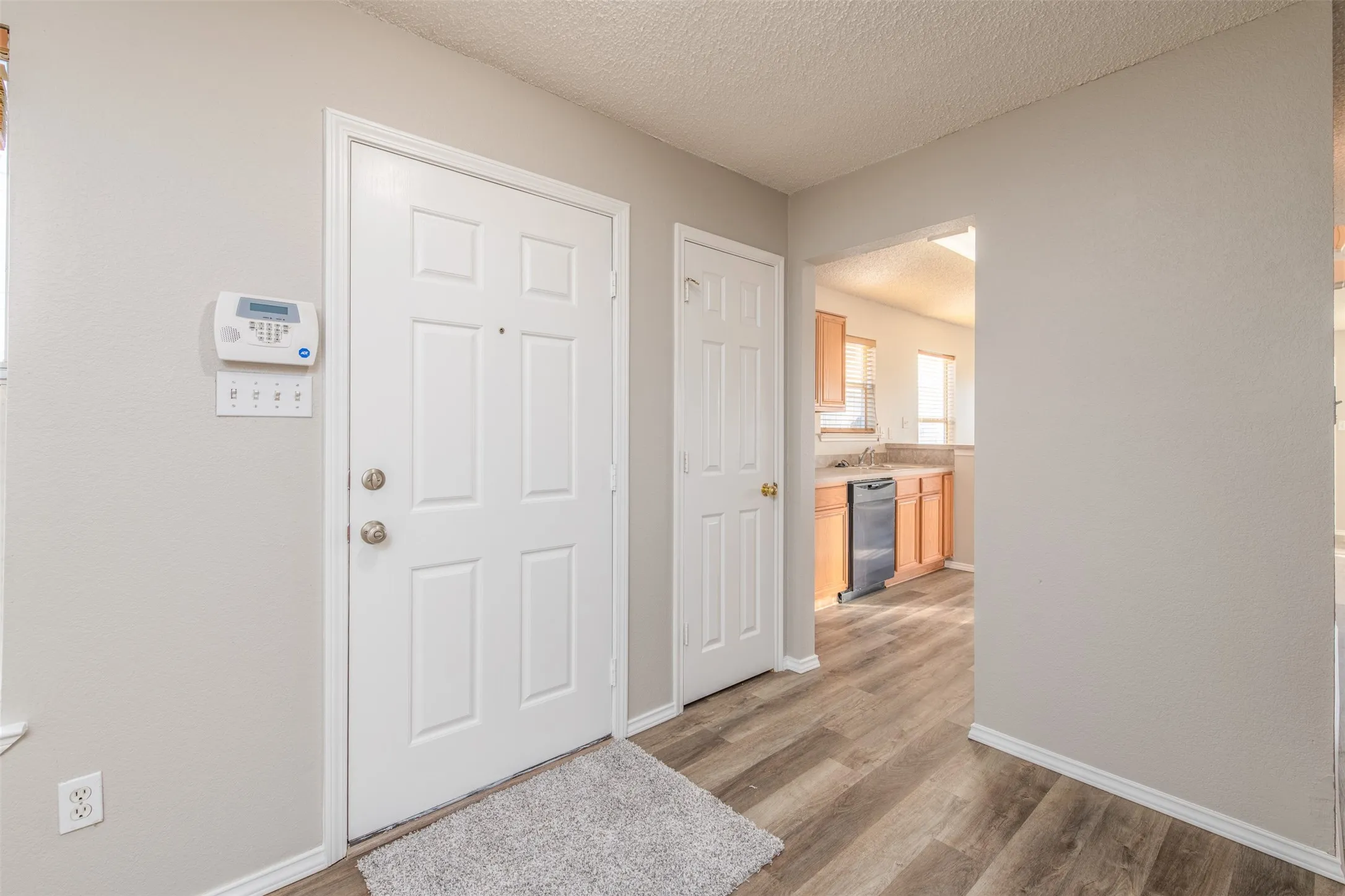 Duplex For Sale in Tarrant County , 7550 Kings Trail, Fort Worth, Texas 76133, 4 Bedroom, 3 Bathroom, Garage spaces, 0 Sqft, built in 2002, mls#21372590, Real Estate Agent in Fort Worth, Homes For Sale in Tarrant county, Homes For Sale in Fort Worth, Realtor in Fort Worth Texas, Real Estate Brokerage Independent Realty Texas, Luminita Cordes Realtor