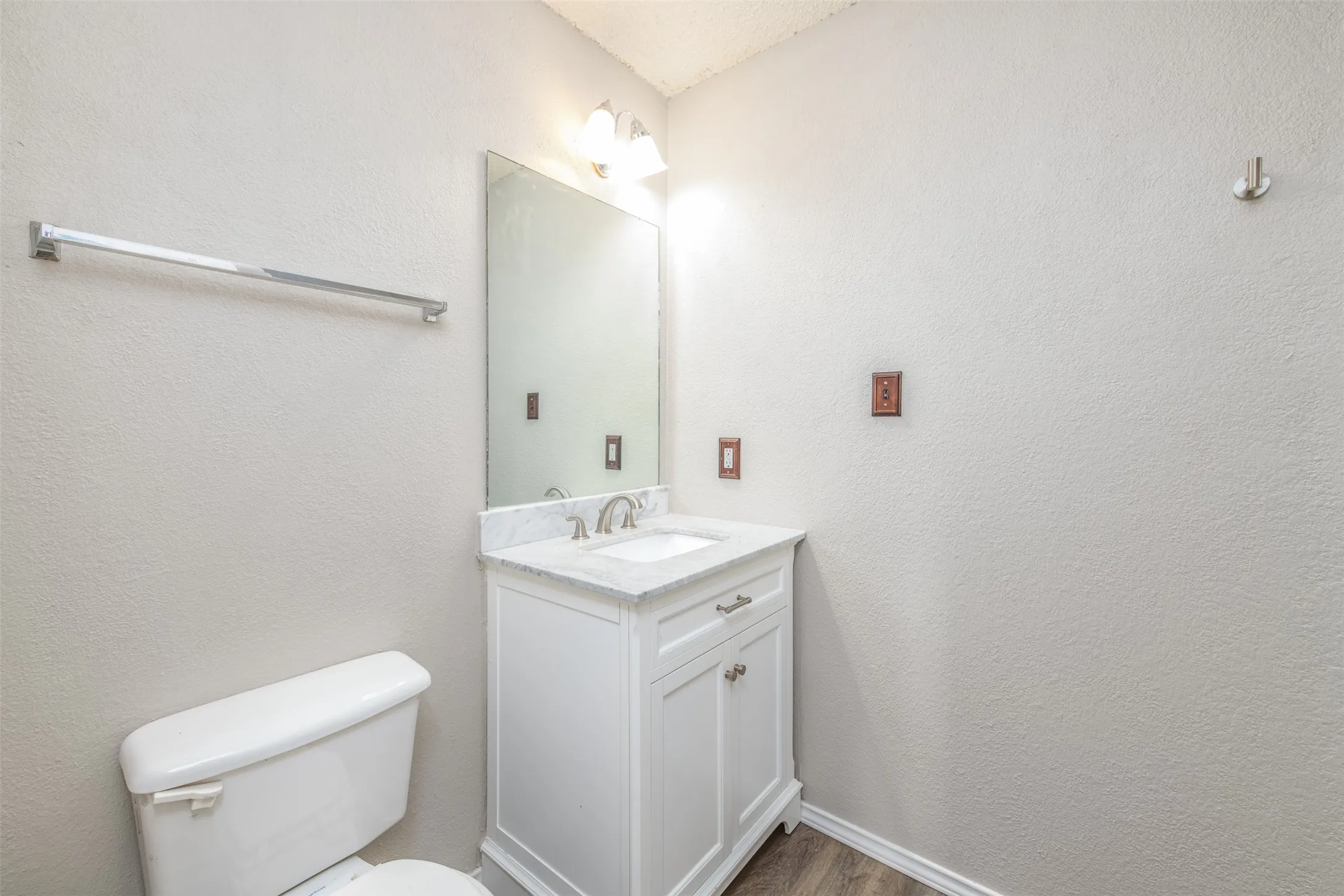 Duplex For Sale in Tarrant County , 7550 Kings Trail, Fort Worth, Texas 76133, 4 Bedroom, 3 Bathroom, Garage spaces, 0 Sqft, built in 2002, mls#21372590, Real Estate Agent in Fort Worth, Homes For Sale in Tarrant county, Homes For Sale in Fort Worth, Realtor in Fort Worth Texas, Real Estate Brokerage Independent Realty Texas, Luminita Cordes Realtor