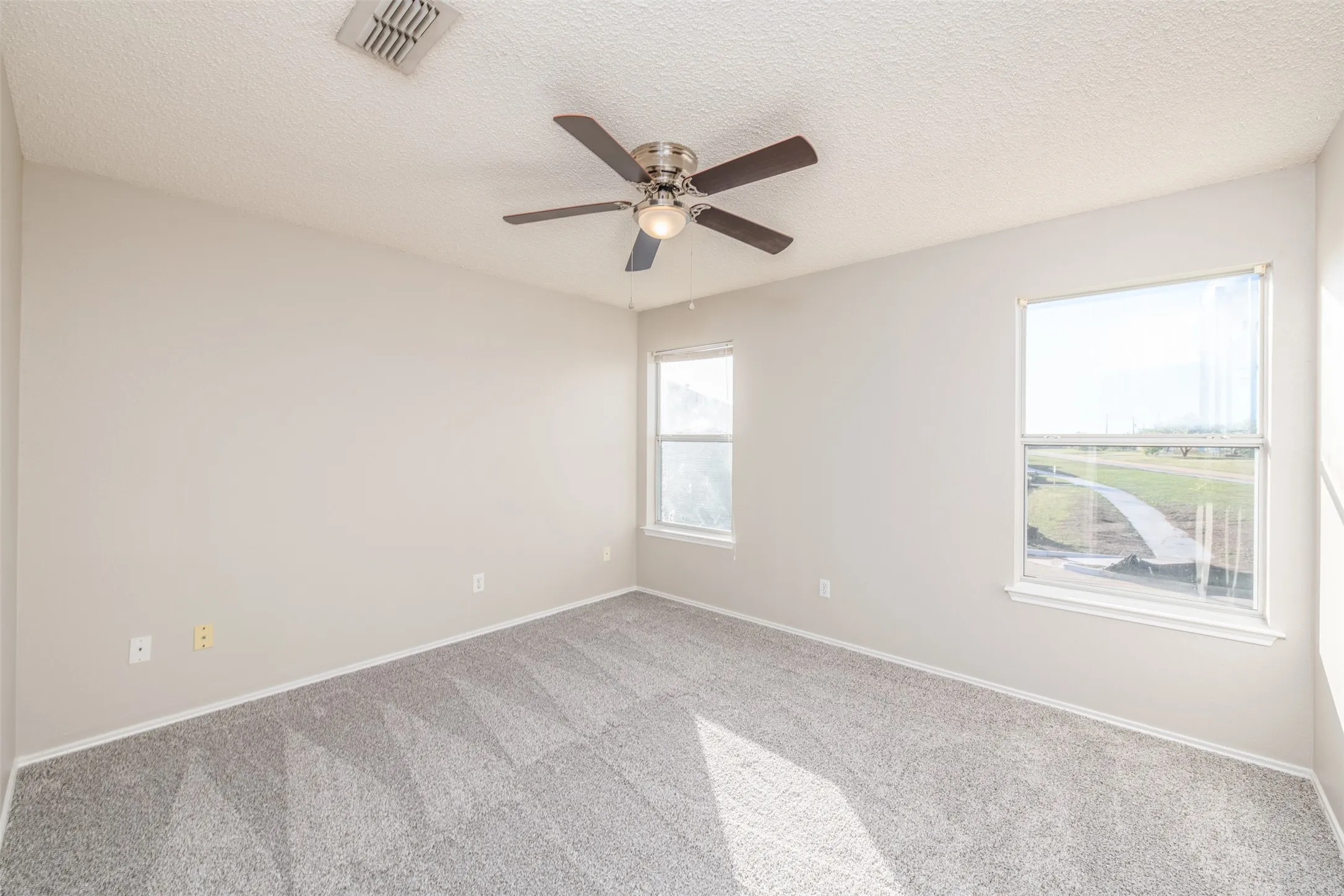 Duplex For Sale in Tarrant County , 7550 Kings Trail, Fort Worth, Texas 76133, 4 Bedroom, 3 Bathroom, Garage spaces, 0 Sqft, built in 2002, mls#21372590, Real Estate Agent in Fort Worth, Homes For Sale in Tarrant county, Homes For Sale in Fort Worth, Realtor in Fort Worth Texas, Real Estate Brokerage Independent Realty Texas, Luminita Cordes Realtor