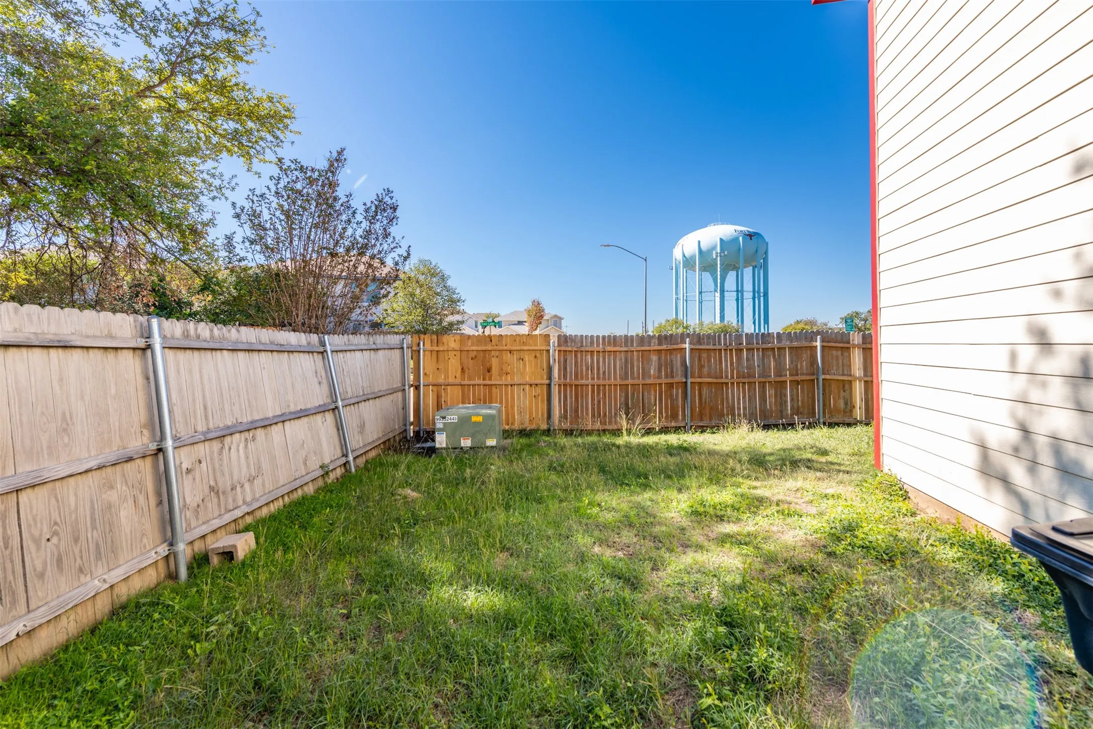 Duplex For Sale in Tarrant County , 7550 Kings Trail, Fort Worth, Texas 76133, 4 Bedroom, 3 Bathroom, Garage spaces, 0 Sqft, built in 2002, mls#21372590, Real Estate Agent in Fort Worth, Homes For Sale in Tarrant county, Homes For Sale in Fort Worth, Realtor in Fort Worth Texas, Real Estate Brokerage Independent Realty Texas, Luminita Cordes Realtor