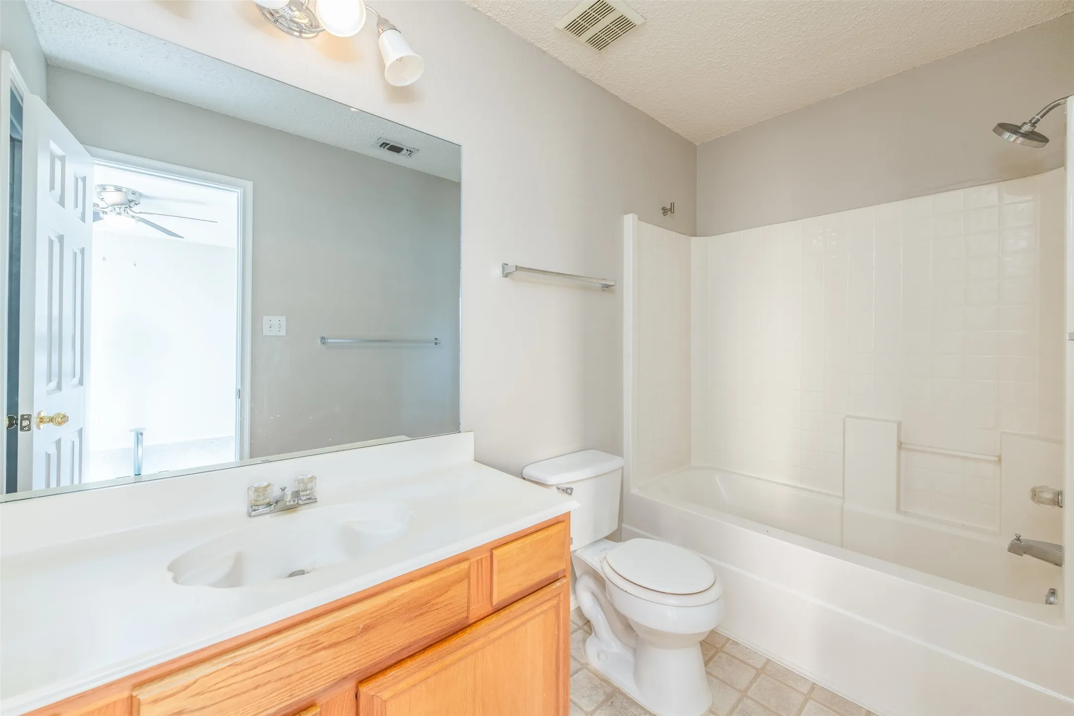 Duplex For Sale in Tarrant County , 7550 Kings Trail, Fort Worth, Texas 76133, 4 Bedroom, 3 Bathroom, Garage spaces, 0 Sqft, built in 2002, mls#21372590, Real Estate Agent in Fort Worth, Homes For Sale in Tarrant county, Homes For Sale in Fort Worth, Realtor in Fort Worth Texas, Real Estate Brokerage Independent Realty Texas, Luminita Cordes Realtor