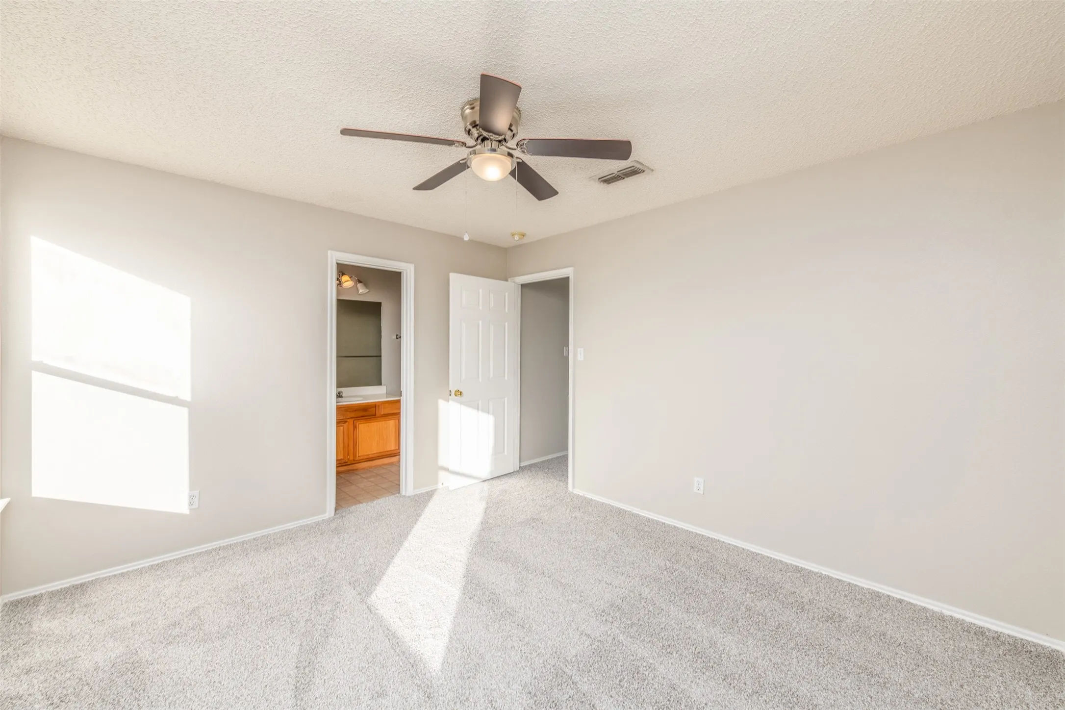 Duplex For Sale in Tarrant County , 7550 Kings Trail, Fort Worth, Texas 76133, 4 Bedroom, 3 Bathroom, Garage spaces, 0 Sqft, built in 2002, mls#21372590, Real Estate Agent in Fort Worth, Homes For Sale in Tarrant county, Homes For Sale in Fort Worth, Realtor in Fort Worth Texas, Real Estate Brokerage Independent Realty Texas, Luminita Cordes Realtor