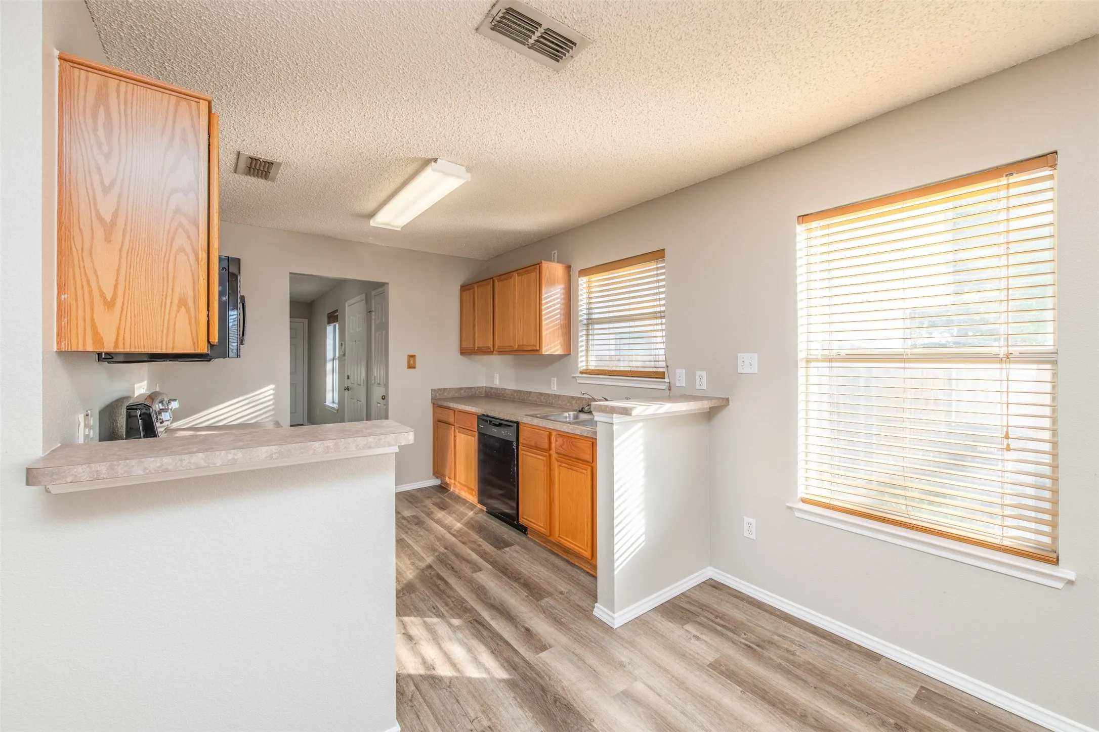Duplex For Sale in Tarrant County , 7550 Kings Trail, Fort Worth, Texas 76133, 4 Bedroom, 3 Bathroom, Garage spaces, 0 Sqft, built in 2002, mls#21372590, Real Estate Agent in Fort Worth, Homes For Sale in Tarrant county, Homes For Sale in Fort Worth, Realtor in Fort Worth Texas, Real Estate Brokerage Independent Realty Texas, Luminita Cordes Realtor