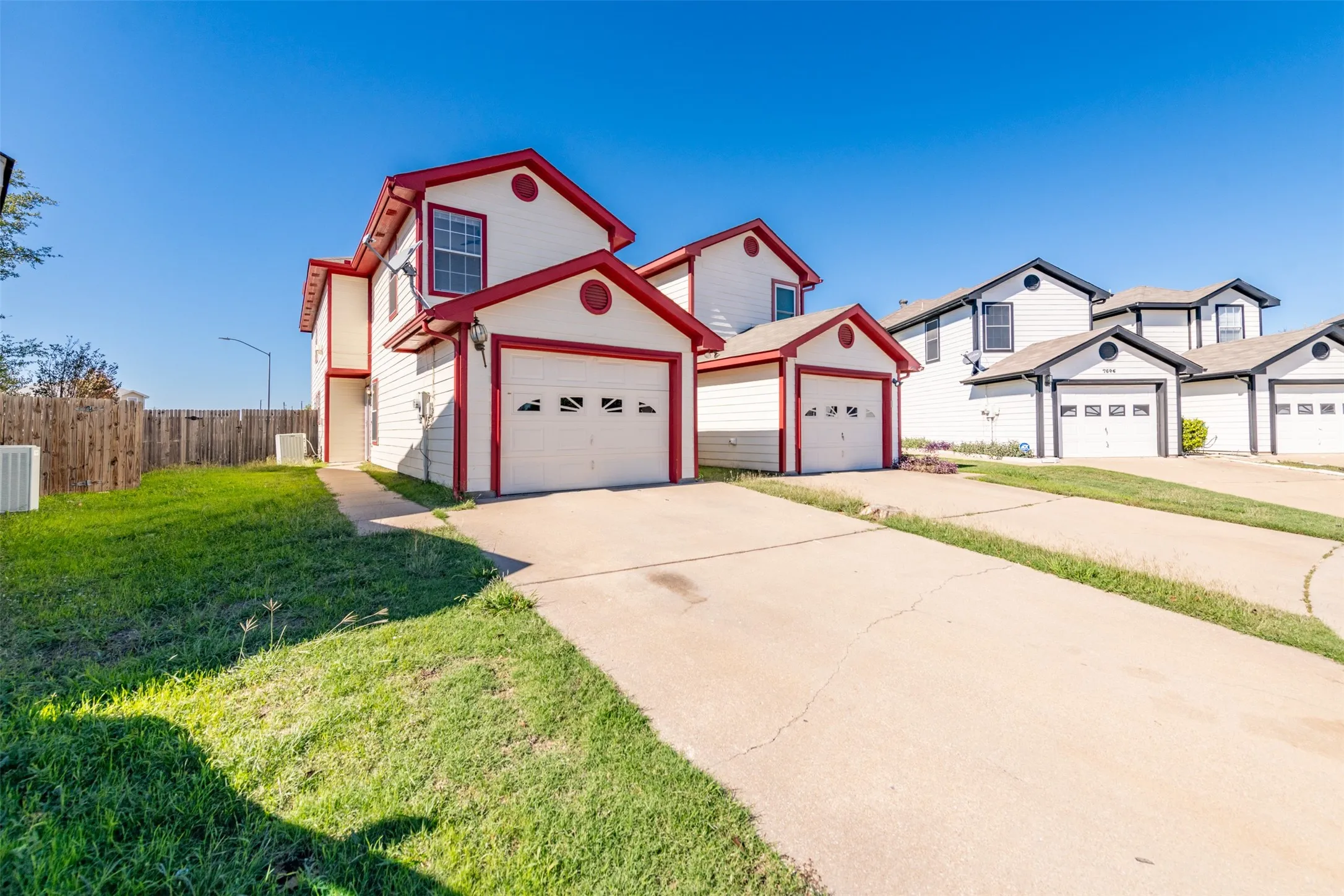 Duplex For Sale in Tarrant County , 7550 Kings Trail, Fort Worth, Texas 76133, 4 Bedroom, 3 Bathroom, Garage spaces, 0 Sqft, built in 2002, mls#21372590, Real Estate Agent in Fort Worth, Homes For Sale in Tarrant county, Homes For Sale in Fort Worth, Realtor in Fort Worth Texas, Real Estate Brokerage Independent Realty Texas, Luminita Cordes Realtor