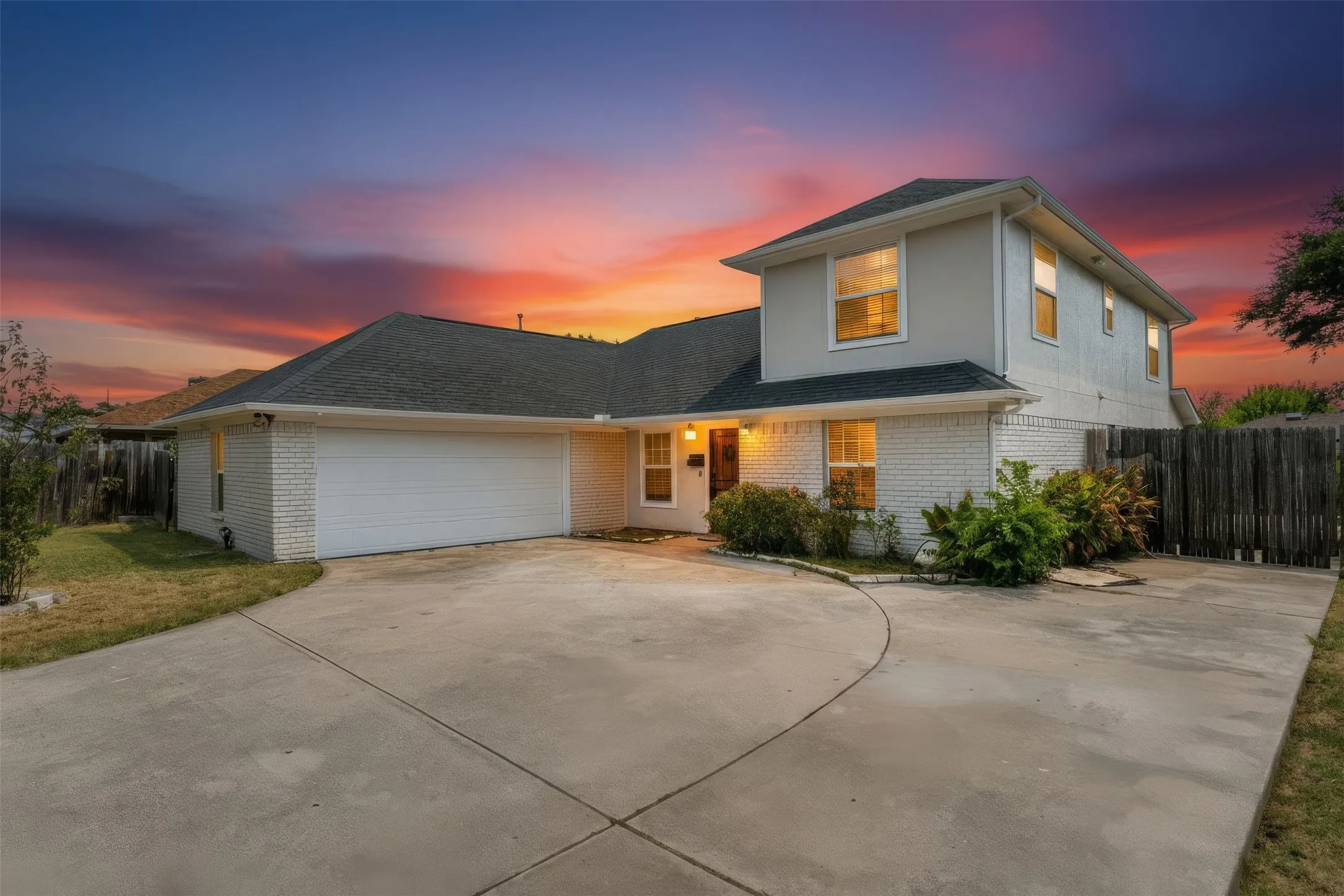 Single Family Residence For Sale in Dallas County , 2124 Brentwood Lane, Carrollton, Texas 75006, 5 Bedroom, 3 Bathroom, 2 Garage spaces, 2,631 Sqft, built in 1972, mls#21372592, Real Estate Agent in Carrollton, Homes For Sale in Dallas county, Homes For Sale in Carrollton, Realtor in Carrollton Texas, Real Estate Brokerage Independent Realty Texas, Luminita Cordes Realtor