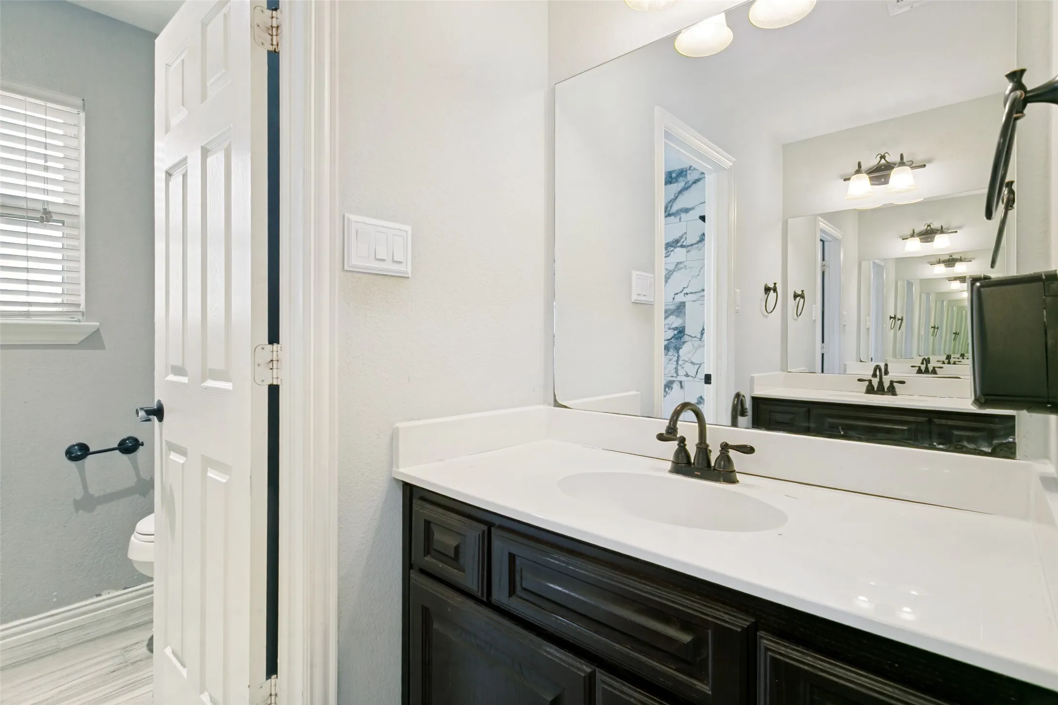 Single Family Residence For Sale in Dallas County , 2124 Brentwood Lane, Carrollton, Texas 75006, 5 Bedroom, 3 Bathroom, 2 Garage spaces, 2,631 Sqft, built in 1972, mls#21372592, Real Estate Agent in Carrollton, Homes For Sale in Dallas county, Homes For Sale in Carrollton, Realtor in Carrollton Texas, Real Estate Brokerage Independent Realty Texas, Luminita Cordes Realtor