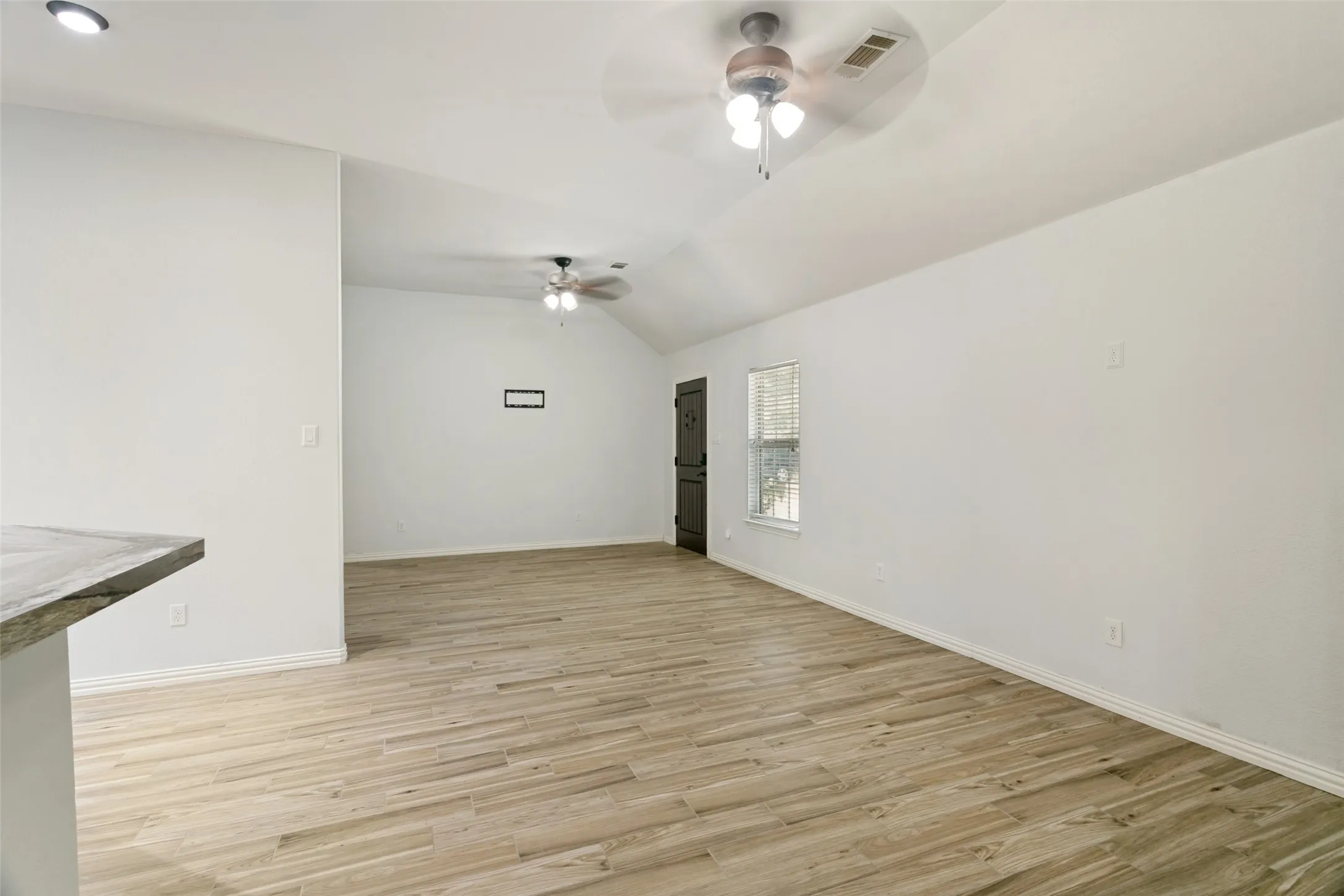 Single Family Residence For Sale in Dallas County , 2124 Brentwood Lane, Carrollton, Texas 75006, 5 Bedroom, 3 Bathroom, 2 Garage spaces, 2,631 Sqft, built in 1972, mls#21372592, Real Estate Agent in Carrollton, Homes For Sale in Dallas county, Homes For Sale in Carrollton, Realtor in Carrollton Texas, Real Estate Brokerage Independent Realty Texas, Luminita Cordes Realtor