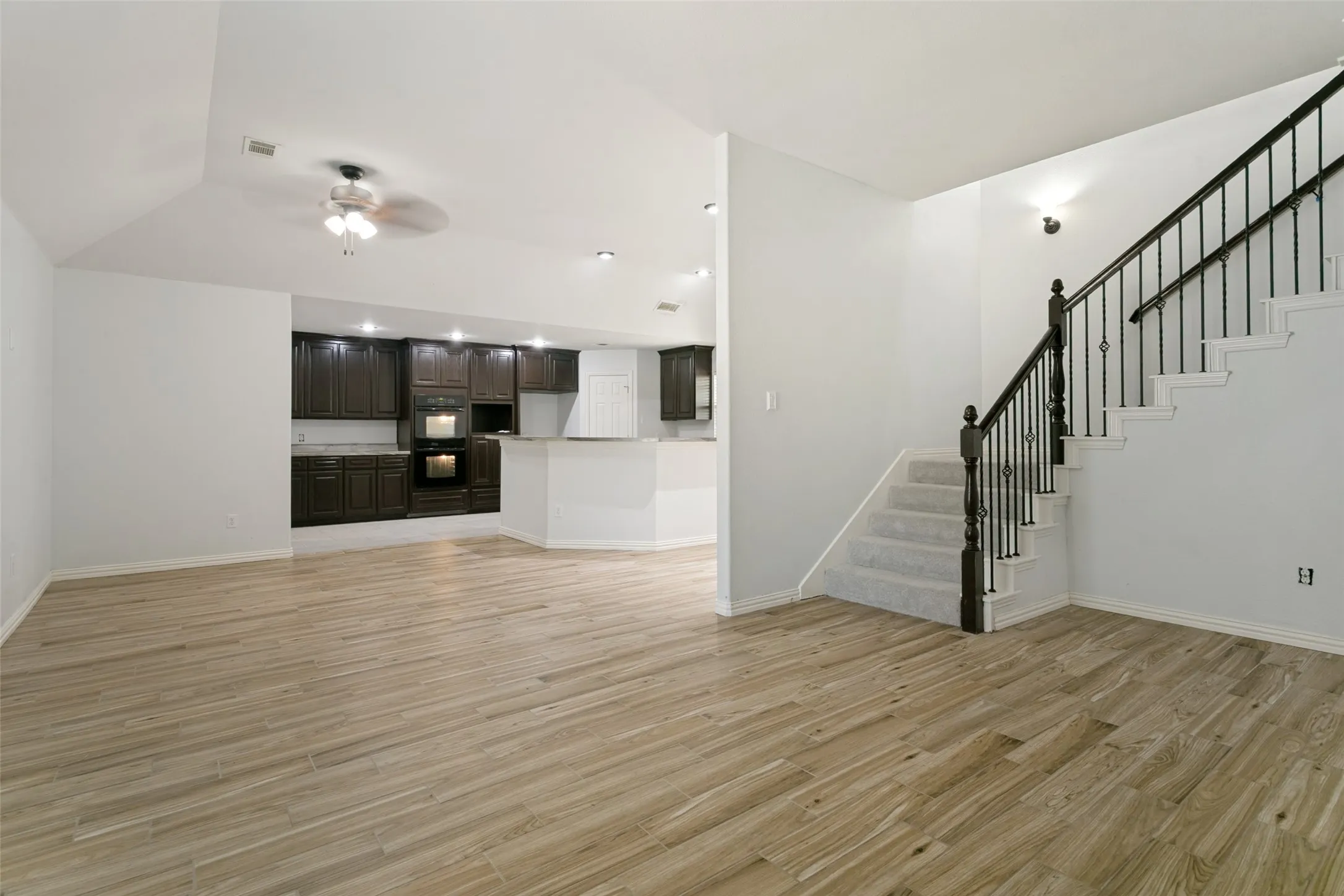 Single Family Residence For Sale in Dallas County , 2124 Brentwood Lane, Carrollton, Texas 75006, 5 Bedroom, 3 Bathroom, 2 Garage spaces, 2,631 Sqft, built in 1972, mls#21372592, Real Estate Agent in Carrollton, Homes For Sale in Dallas county, Homes For Sale in Carrollton, Realtor in Carrollton Texas, Real Estate Brokerage Independent Realty Texas, Luminita Cordes Realtor