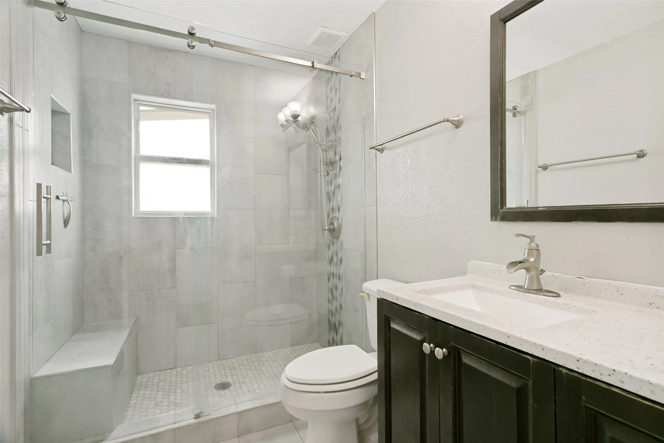 Single Family Residence For Sale in Dallas County , 2124 Brentwood Lane, Carrollton, Texas 75006, 5 Bedroom, 3 Bathroom, 2 Garage spaces, 2,631 Sqft, built in 1972, mls#21372592, Real Estate Agent in Carrollton, Homes For Sale in Dallas county, Homes For Sale in Carrollton, Realtor in Carrollton Texas, Real Estate Brokerage Independent Realty Texas, Luminita Cordes Realtor