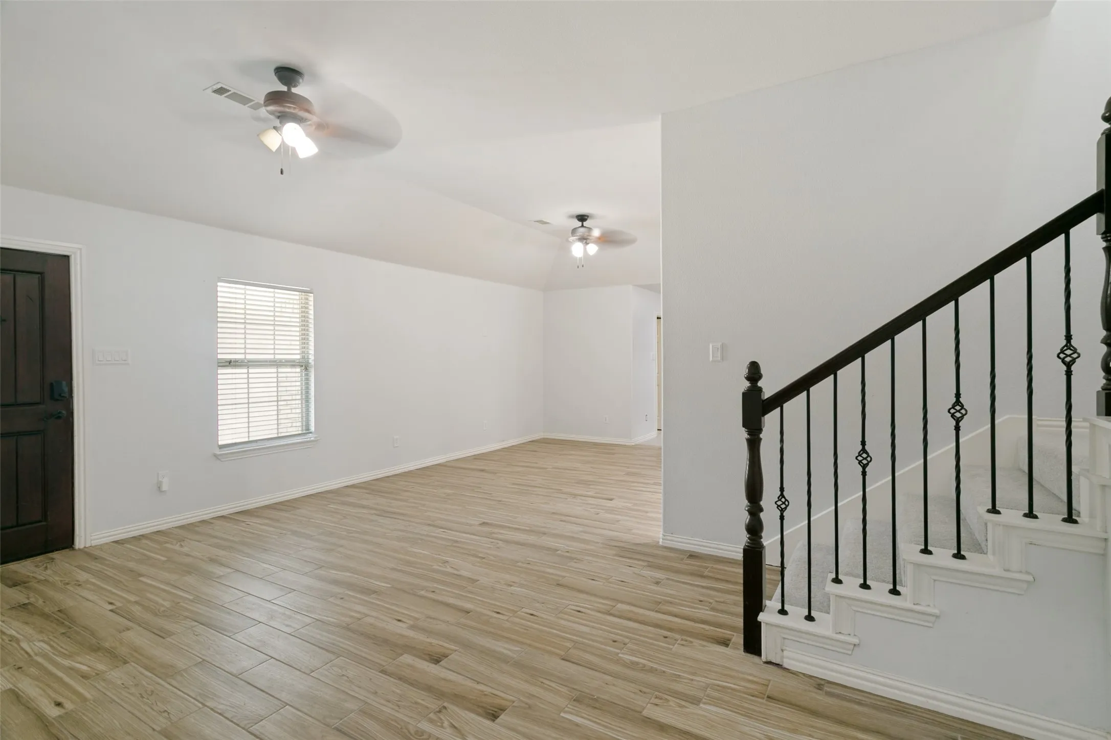 Single Family Residence For Sale in Dallas County , 2124 Brentwood Lane, Carrollton, Texas 75006, 5 Bedroom, 3 Bathroom, 2 Garage spaces, 2,631 Sqft, built in 1972, mls#21372592, Real Estate Agent in Carrollton, Homes For Sale in Dallas county, Homes For Sale in Carrollton, Realtor in Carrollton Texas, Real Estate Brokerage Independent Realty Texas, Luminita Cordes Realtor
