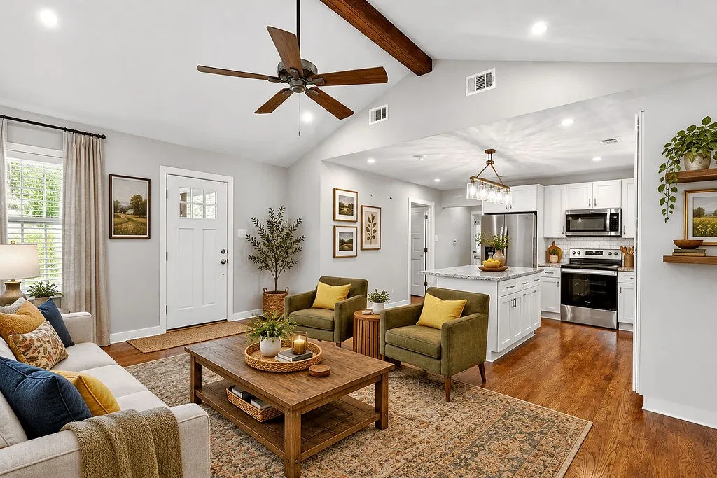 Single Family Residence For Sale in Tarrant County , 4909 White Oak Lane, River Oaks, Texas 76114, 3 Bedroom, 2 Bathroom, 2 Garage spaces, 1,121 Sqft, built in 1933, mls#21370361, Real Estate Agent in River Oaks, Homes For Sale in Tarrant county, Homes For Sale in River Oaks, Realtor in River Oaks Texas, Real Estate Brokerage Independent Realty Texas, Luminita Cordes Realtor