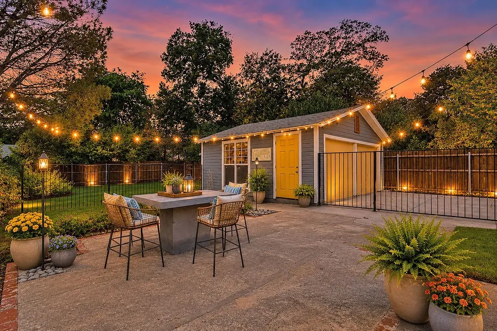 Single Family Residence For Sale in Tarrant County , 4909 White Oak Lane, River Oaks, Texas 76114, 3 Bedroom, 2 Bathroom, 2 Garage spaces, 1,121 Sqft, built in 1933, mls#21370361, Real Estate Agent in River Oaks, Homes For Sale in Tarrant county, Homes For Sale in River Oaks, Realtor in River Oaks Texas, Real Estate Brokerage Independent Realty Texas, Luminita Cordes Realtor