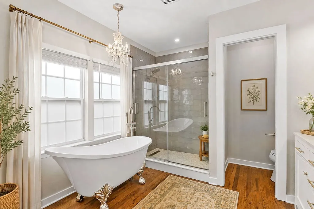 Single Family Residence For Sale in Tarrant County , 4909 White Oak Lane, River Oaks, Texas 76114, 3 Bedroom, 2 Bathroom, 2 Garage spaces, 1,121 Sqft, built in 1933, mls#21370361, Real Estate Agent in River Oaks, Homes For Sale in Tarrant county, Homes For Sale in River Oaks, Realtor in River Oaks Texas, Real Estate Brokerage Independent Realty Texas, Luminita Cordes Realtor