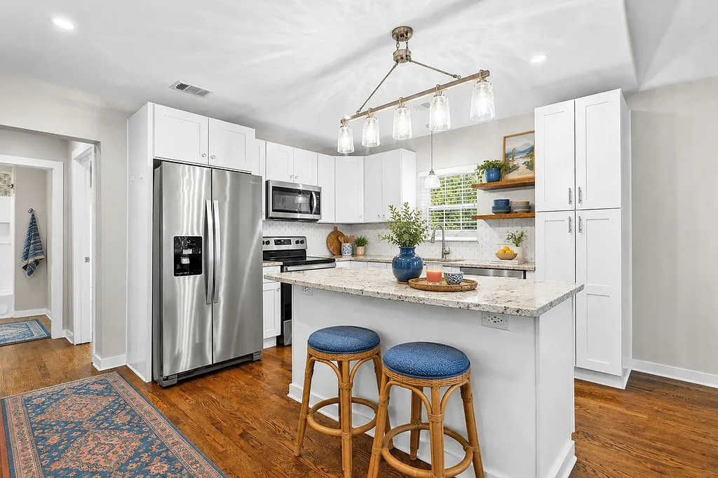 Single Family Residence For Sale in Tarrant County , 4909 White Oak Lane, River Oaks, Texas 76114, 3 Bedroom, 2 Bathroom, 2 Garage spaces, 1,121 Sqft, built in 1933, mls#21370361, Real Estate Agent in River Oaks, Homes For Sale in Tarrant county, Homes For Sale in River Oaks, Realtor in River Oaks Texas, Real Estate Brokerage Independent Realty Texas, Luminita Cordes Realtor