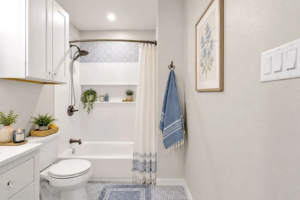 Single Family Residence For Sale in Tarrant County , 4909 White Oak Lane, River Oaks, Texas 76114, 3 Bedroom, 2 Bathroom, 2 Garage spaces, 1,121 Sqft, built in 1933, mls#21370361, Real Estate Agent in River Oaks, Homes For Sale in Tarrant county, Homes For Sale in River Oaks, Realtor in River Oaks Texas, Real Estate Brokerage Independent Realty Texas, Luminita Cordes Realtor