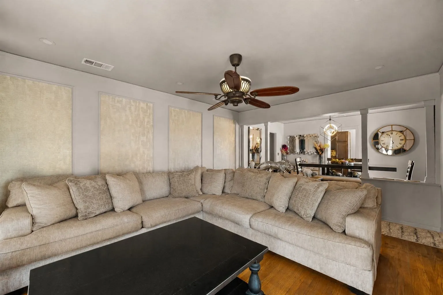 Single Family Residence For Sale in Dallas County , 2510 W Jefferson Boulevard, Dallas, Texas 75211, 3 Bedroom, 2 Bathroom, 2 Garage spaces, 1,456 Sqft, built in 1939, mls#21362446, Real Estate Agent in Dallas, Homes For Sale in Dallas county, Homes For Sale in Dallas, Realtor in Dallas Texas, Real Estate Brokerage Independent Realty Texas, Luminita Cordes Realtor